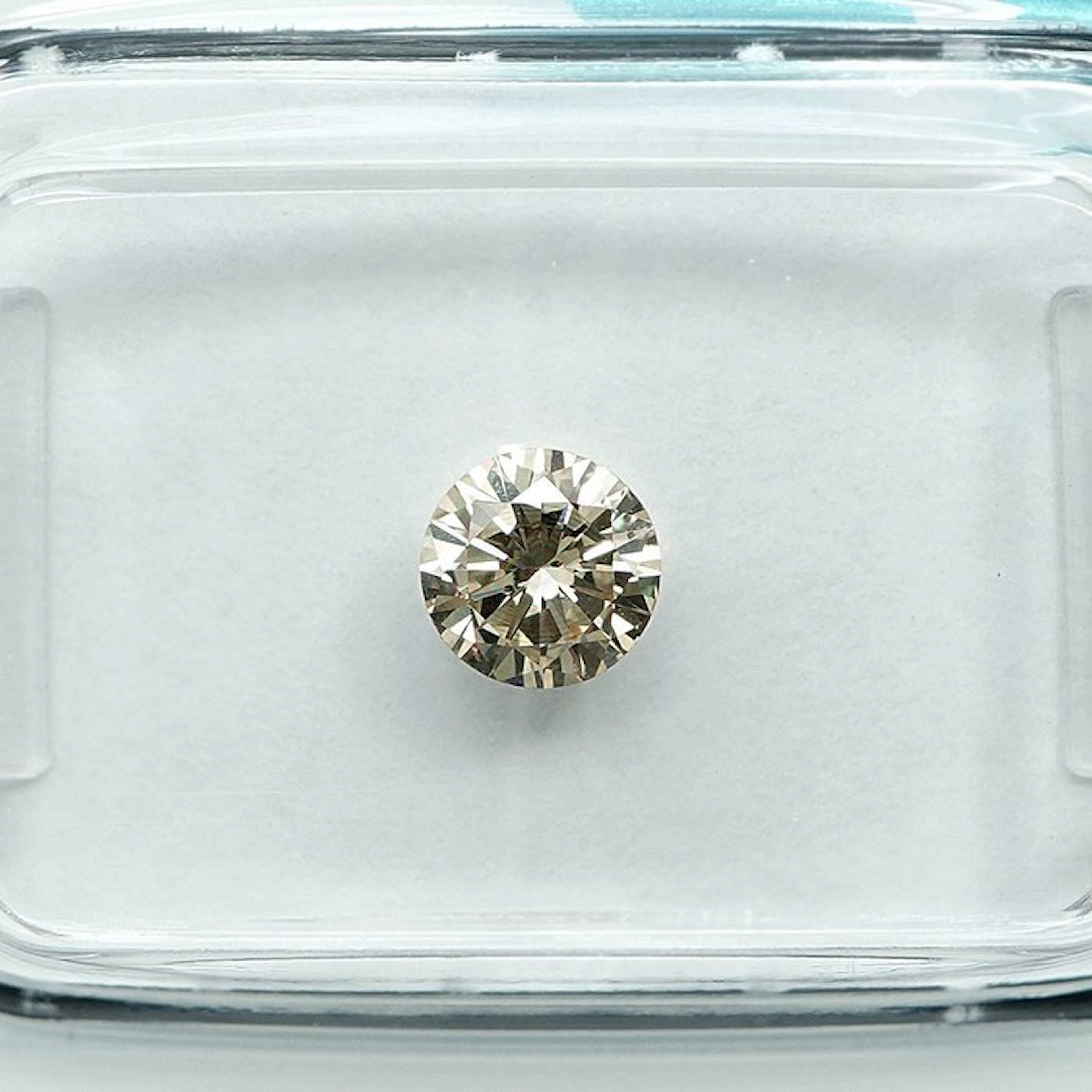 No reserve price - 1 pcs Diamond (Natural coloured)...
