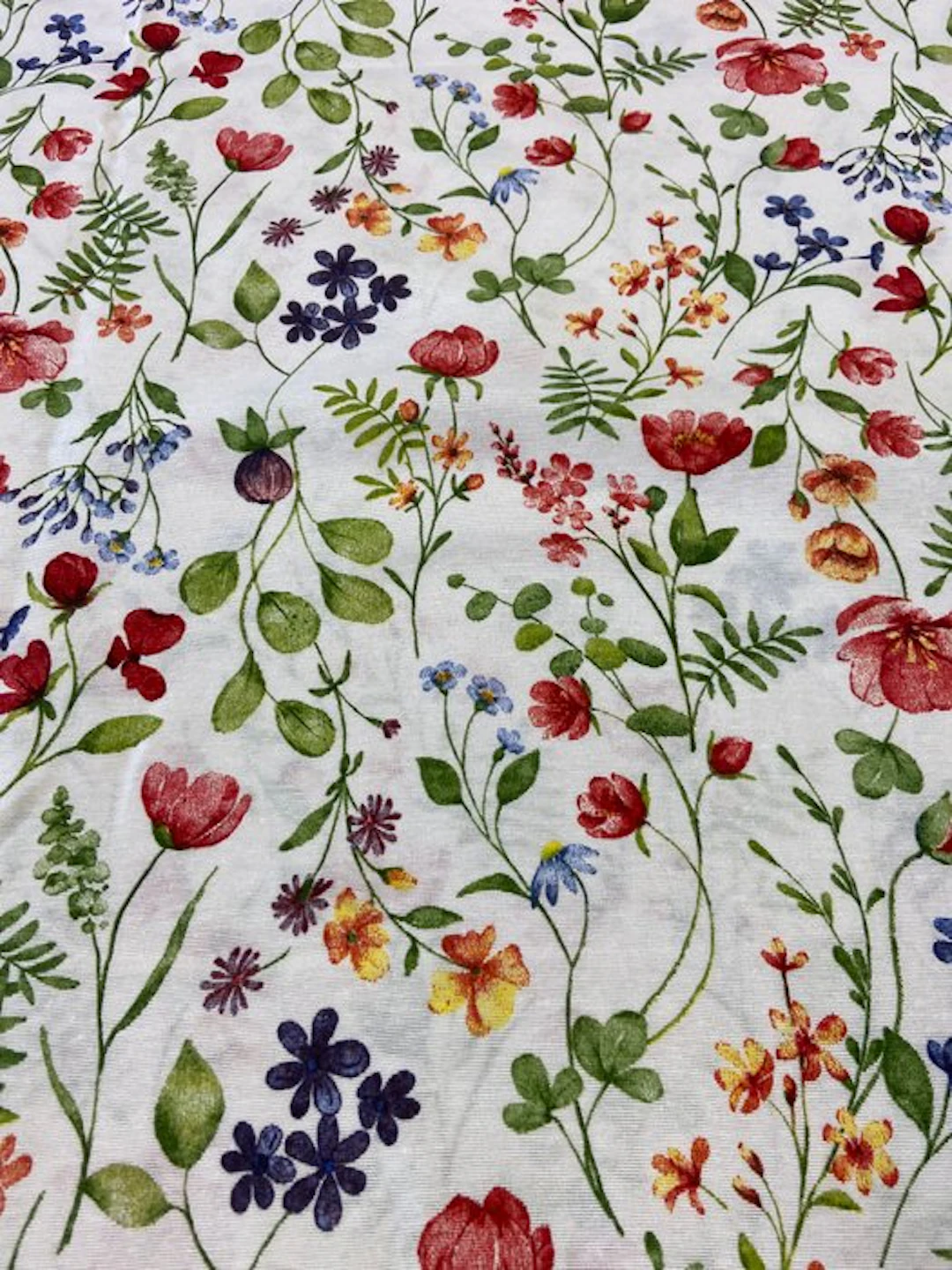 1502★ Elegant and delicate fabric with a field flower...