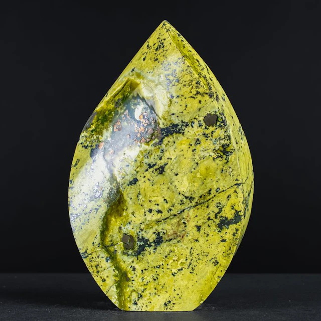 Very Rare Natural Serpentine Flame, From Peru- 953.19 g
