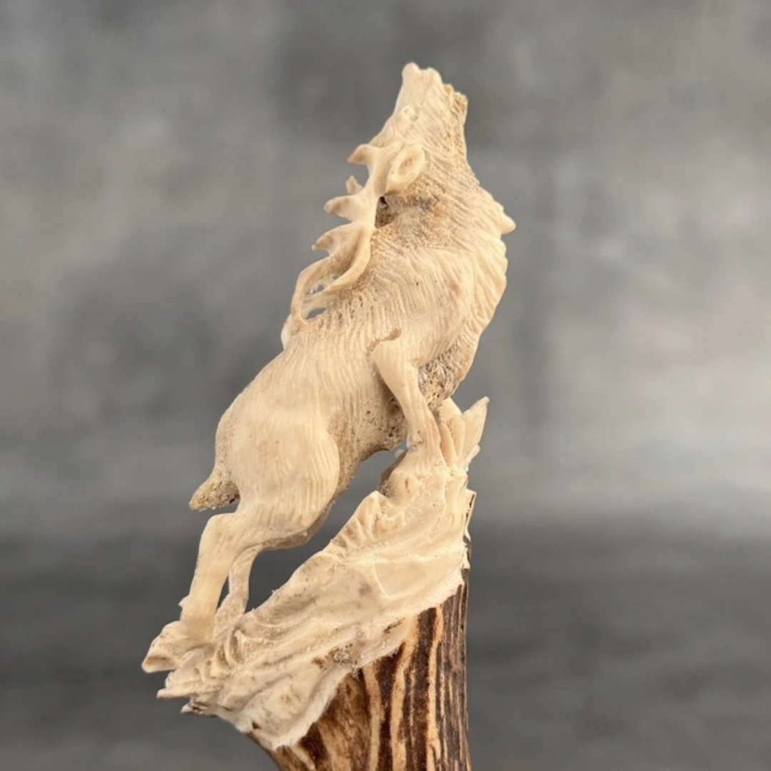 Carving, NO RESERVE PRICE - Stunning Deer carving from...