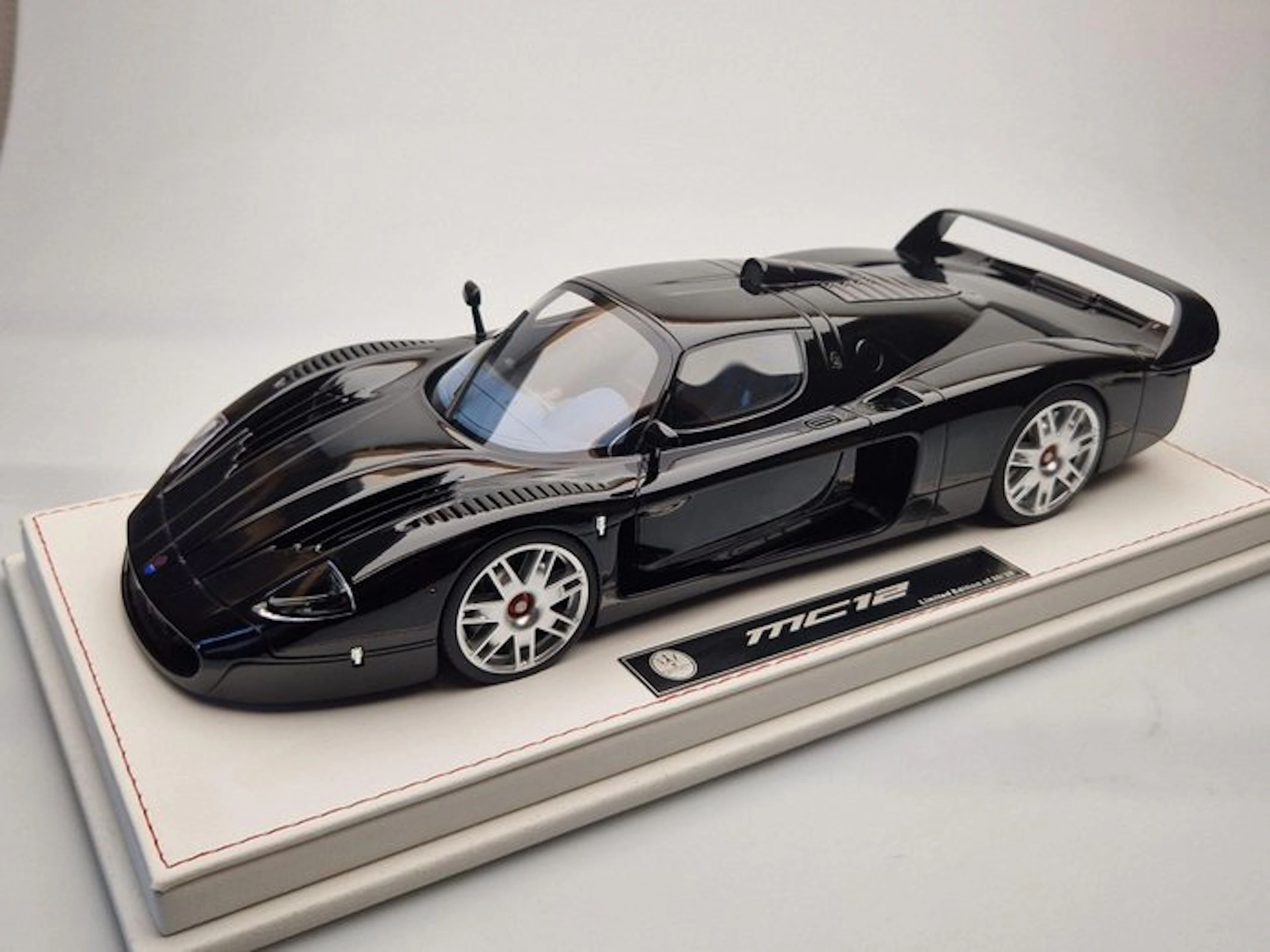 GL Model 1:18 - Model car - Maserati MC12 - GT1 - Limited to 20 pieces only!