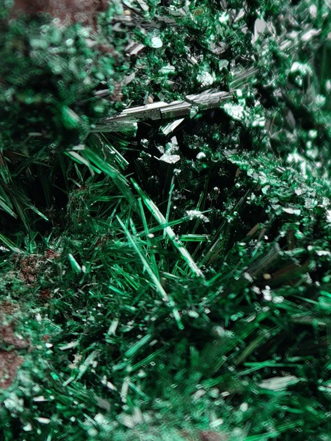 BROCHANTITE AESTHETICS