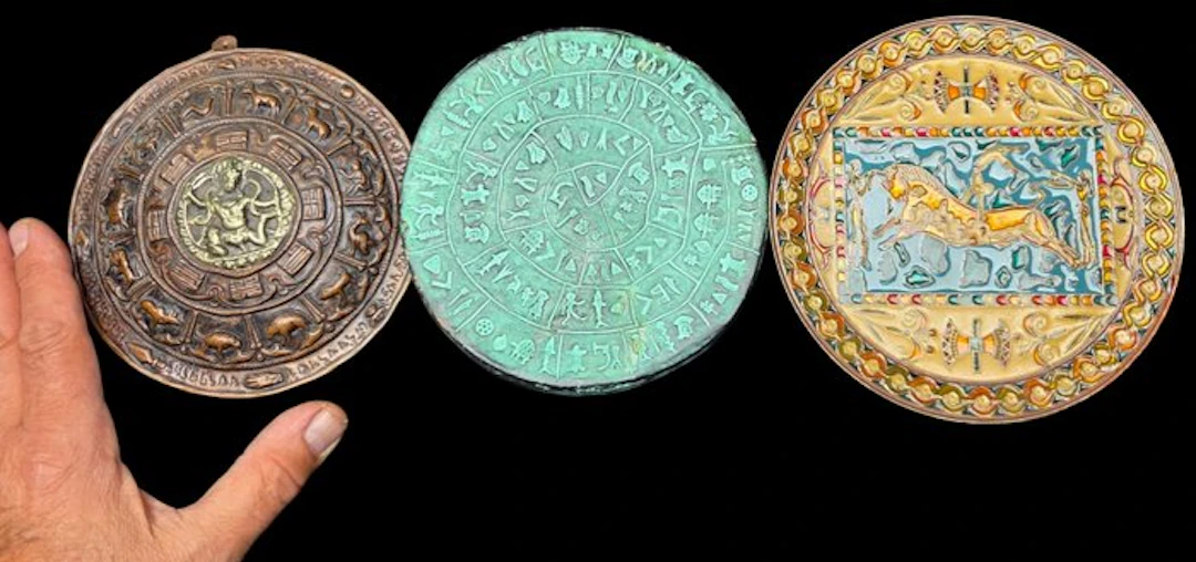 3 beautiful, magical discs – metal calendar and other items - Diorama