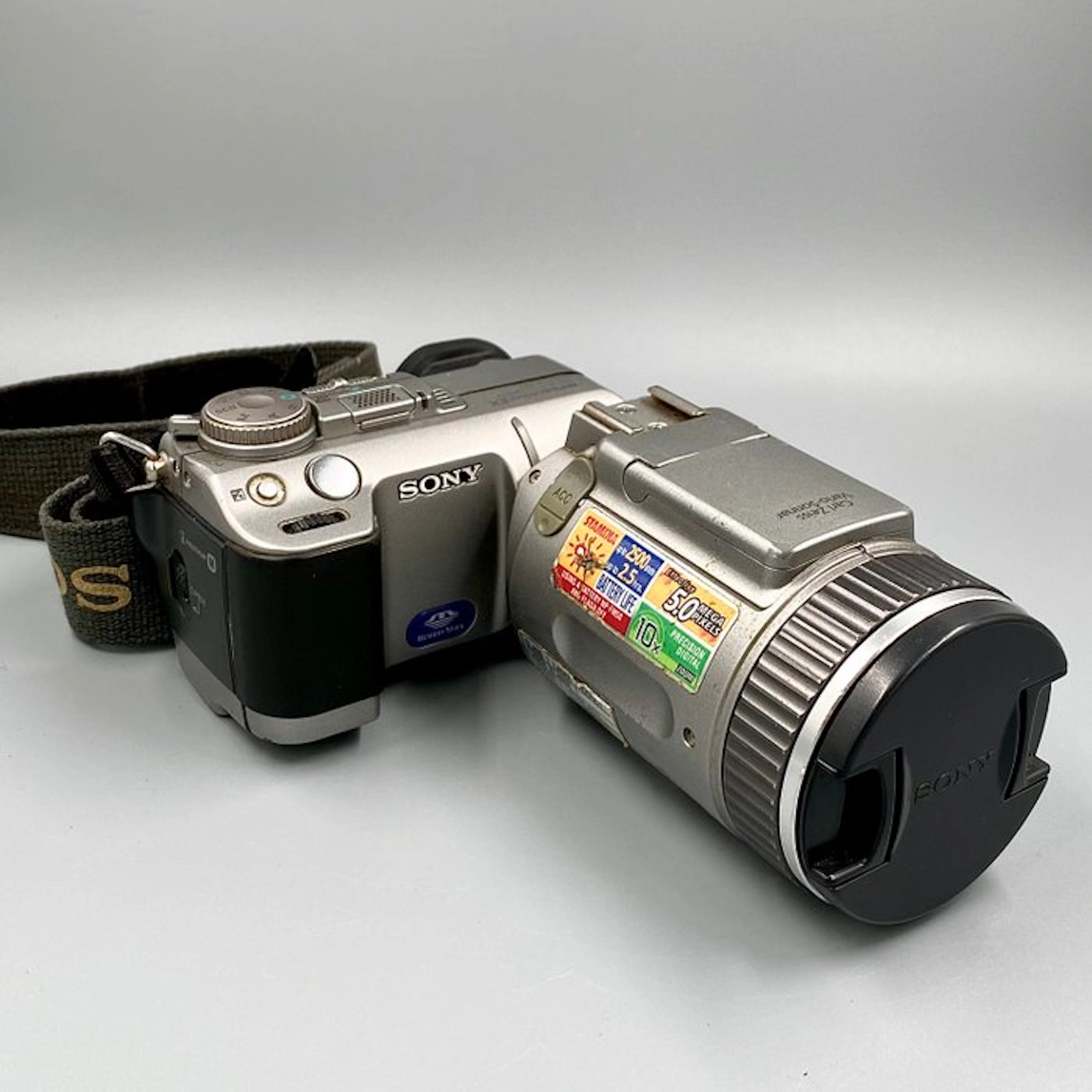 Sony DSC-F707 Digital camera