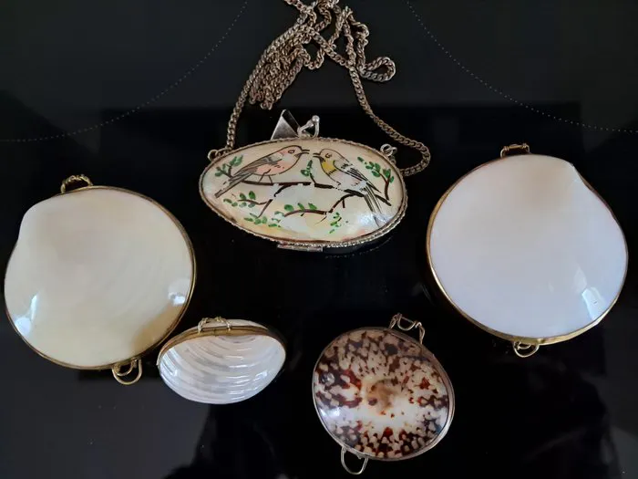 Jewellery box (5) - shells and mother-of-pearl - ANTIQUE PURSES Victoria