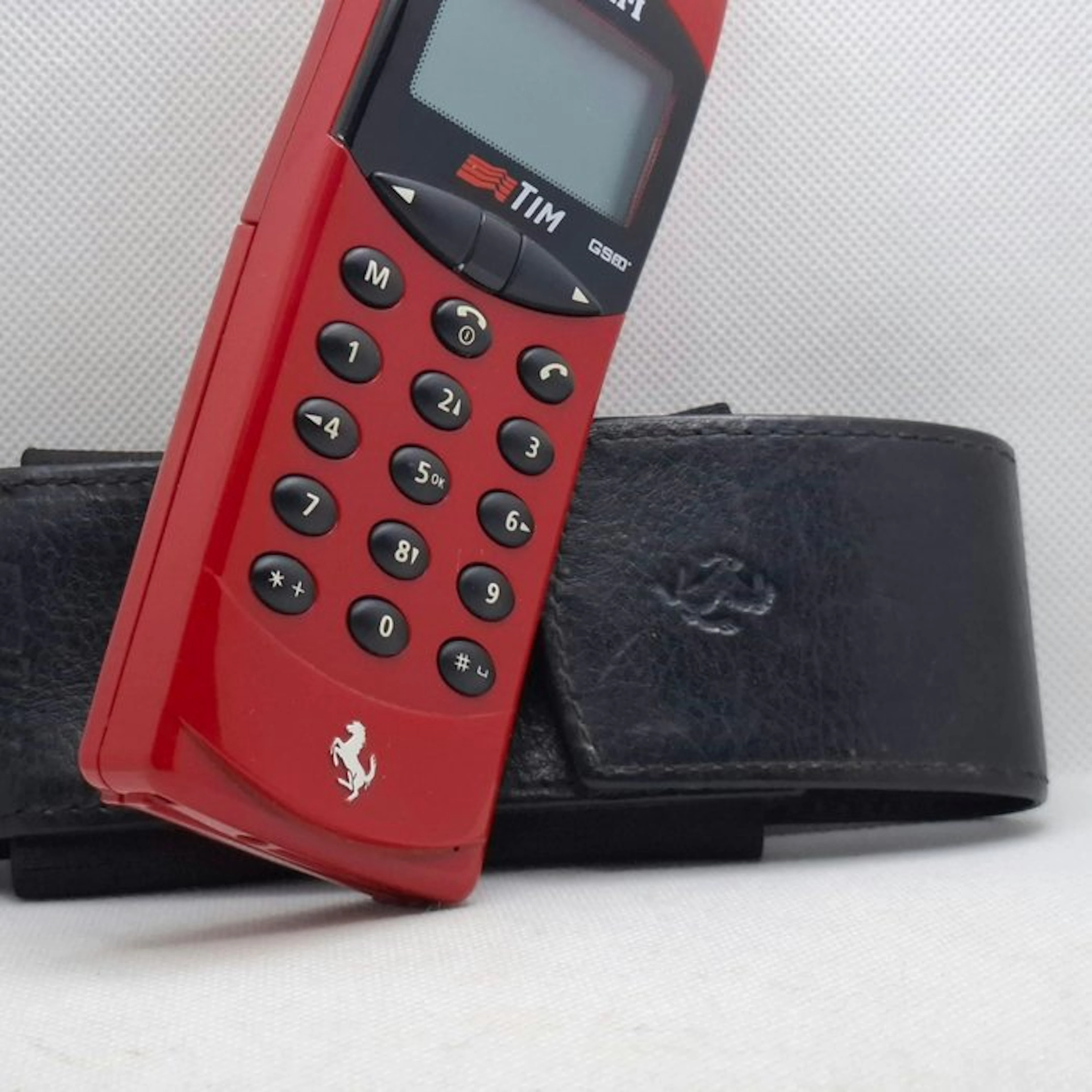 FERRARI. F10 originale. - Mobile phone - Leather case.