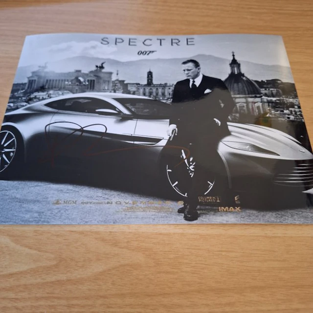 James Bond - Daniel Craig as 007 signed photo with b´bc holographie COA