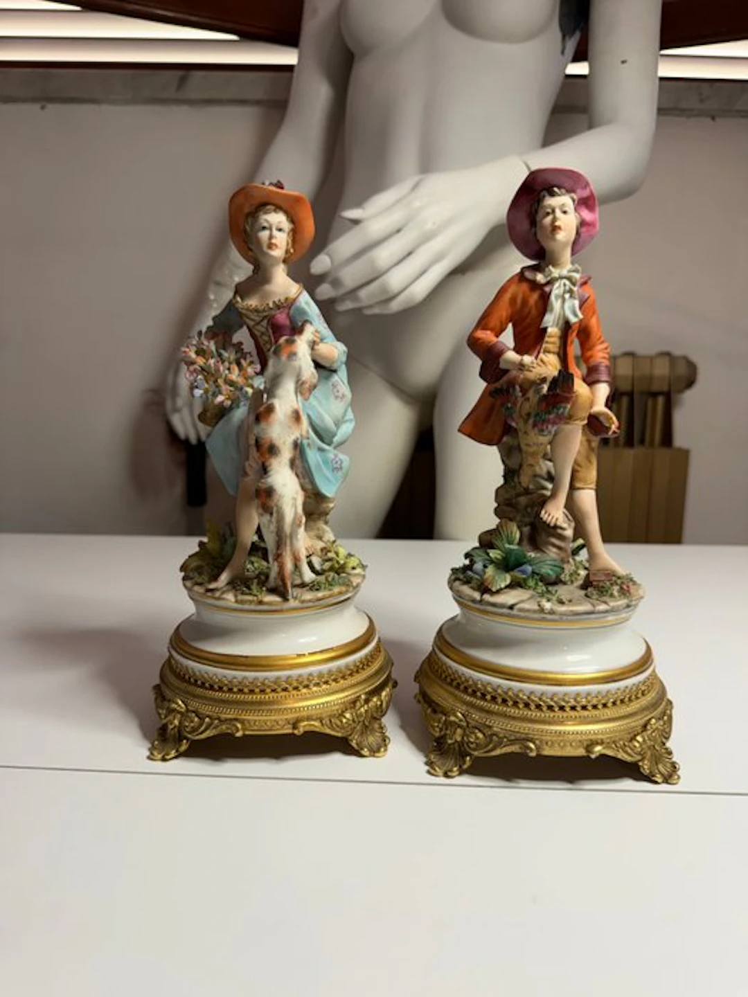 Capodimonte - Carpié - Figure (2) - Porcelain, Gold plated