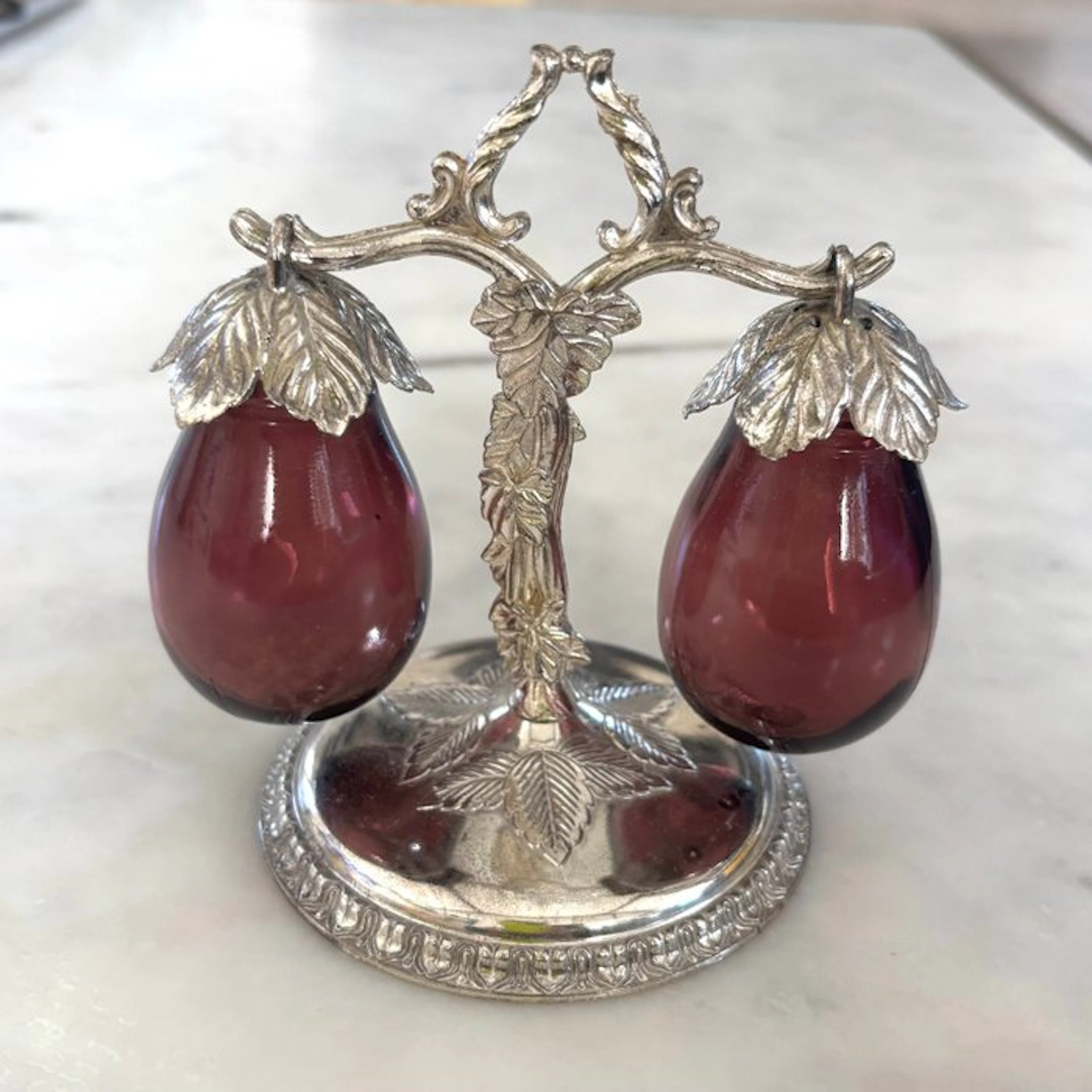 Salt and pepper shakers - Aubergine - Metal, Glass