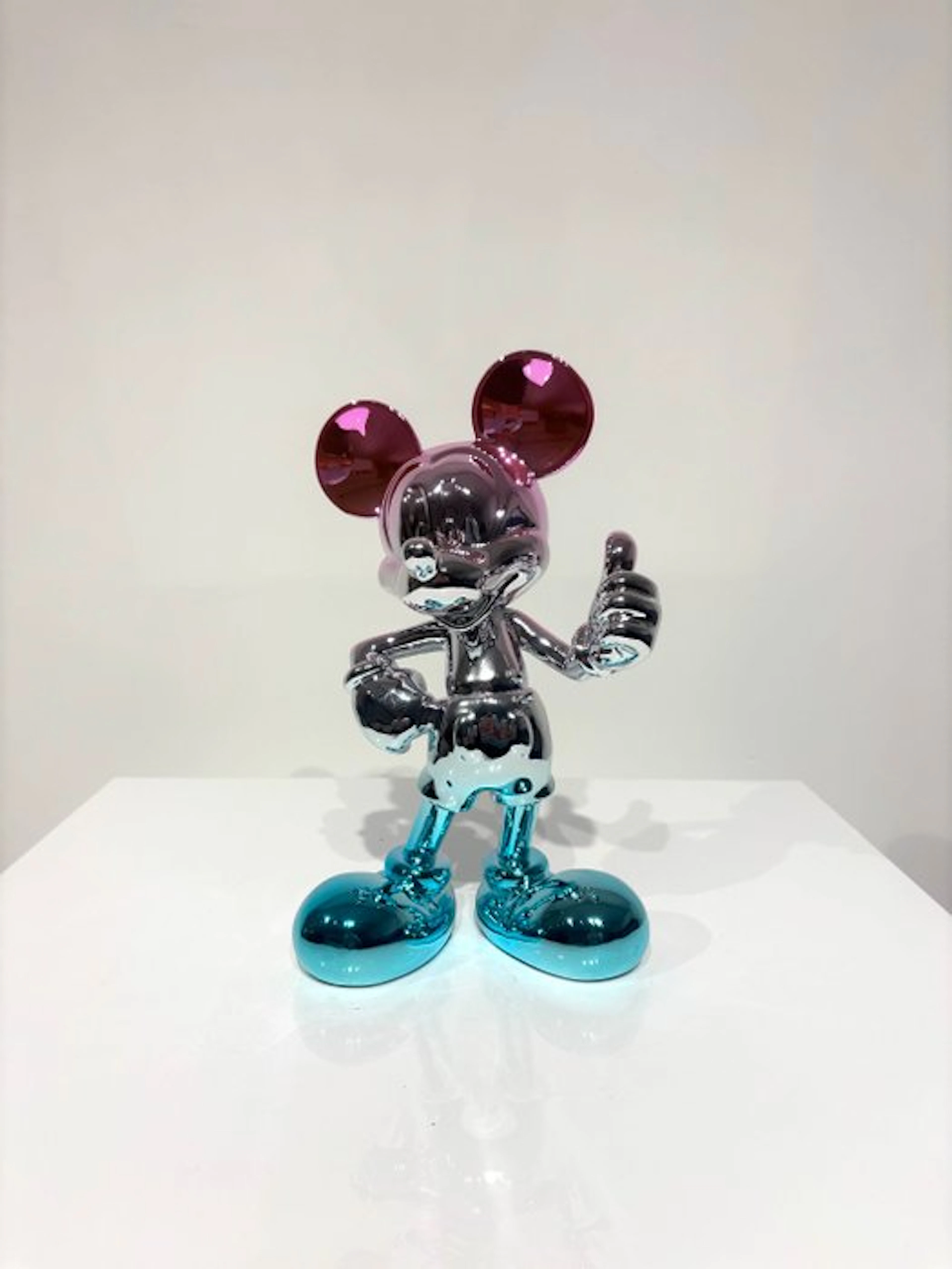 Van Apple - Mickey Keep Smiling