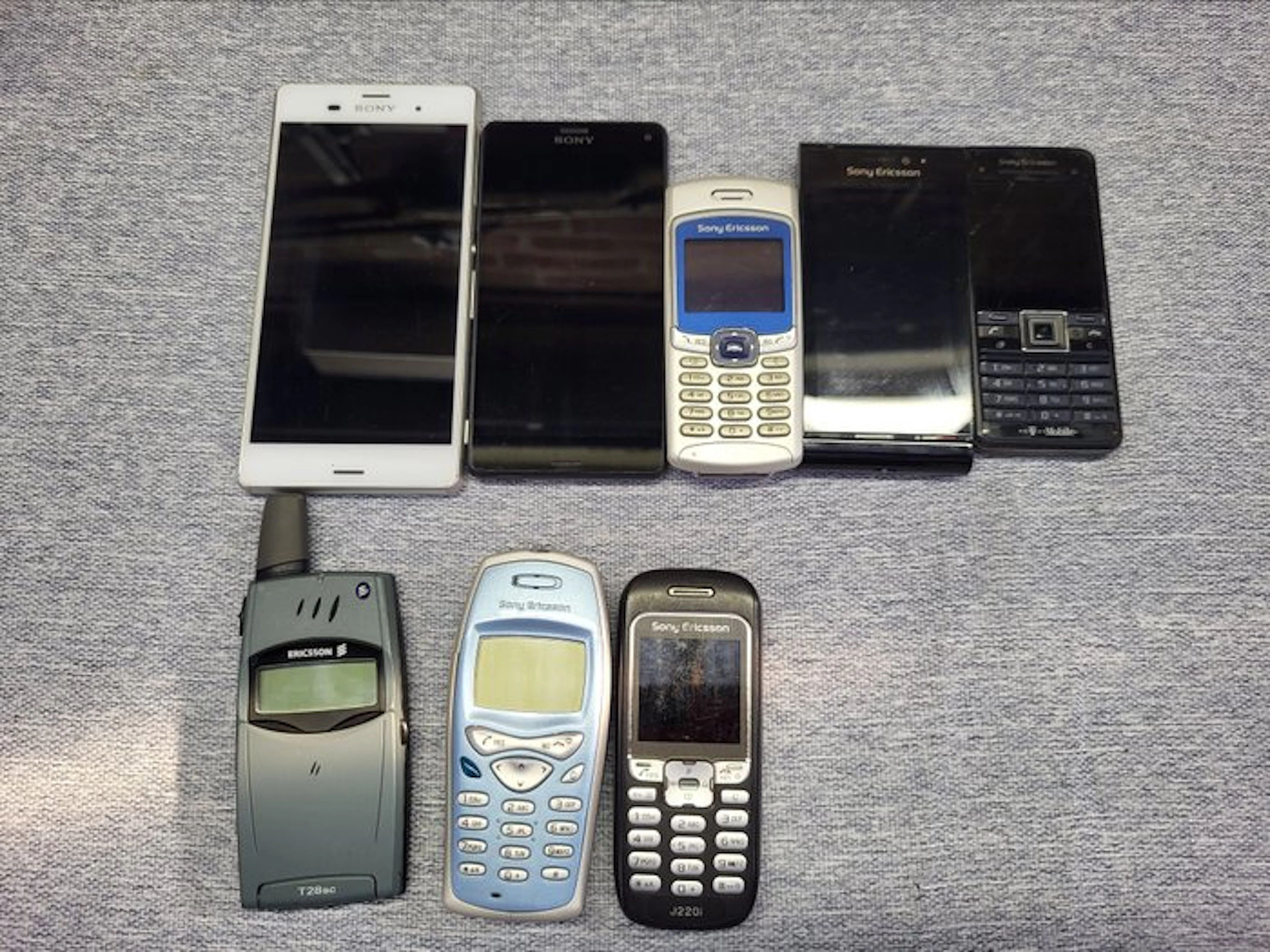 Sony, Sony Ericsson Xperia - Mobile phone (8) - Without original box