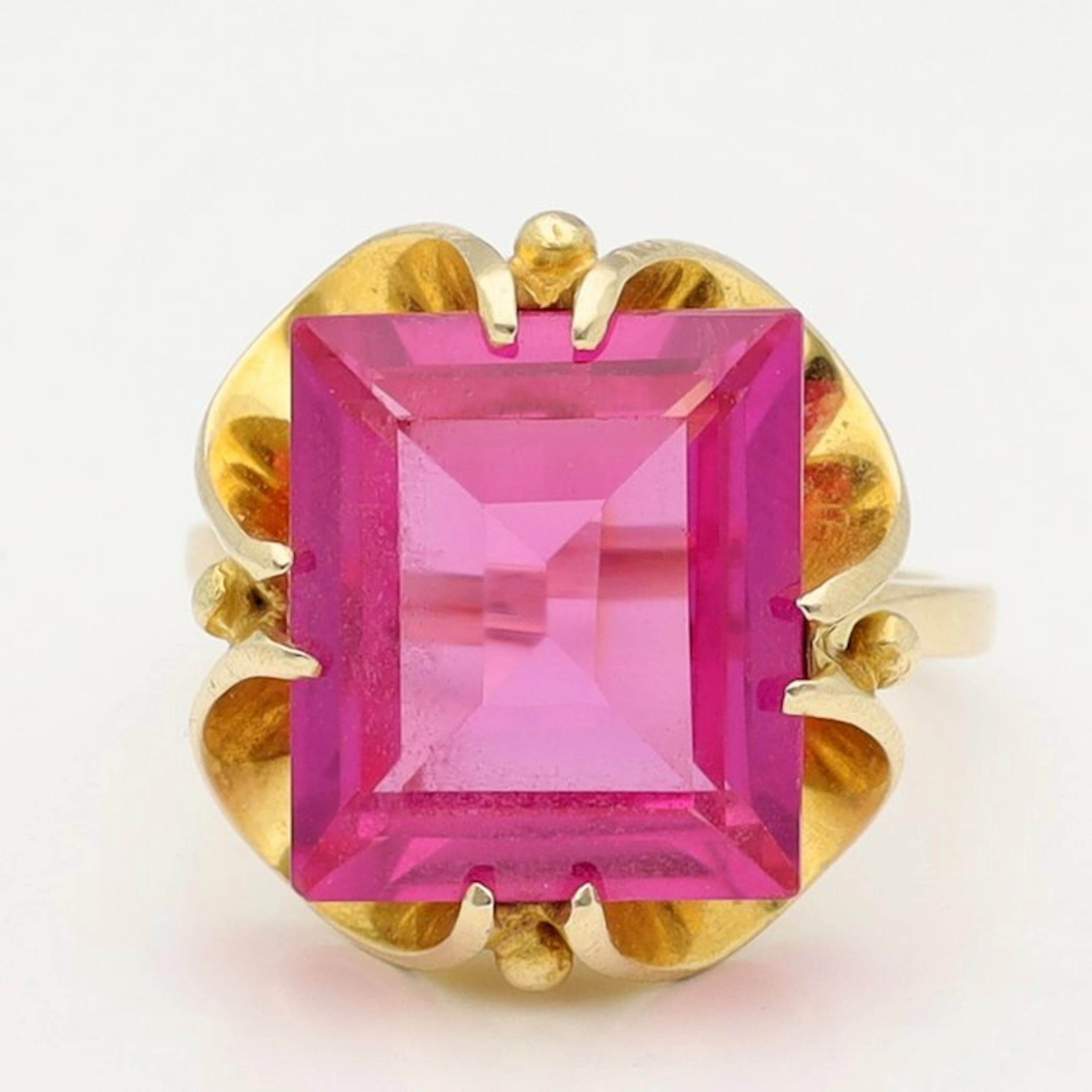 Ring - 14 kt. Yellow gold Ruby