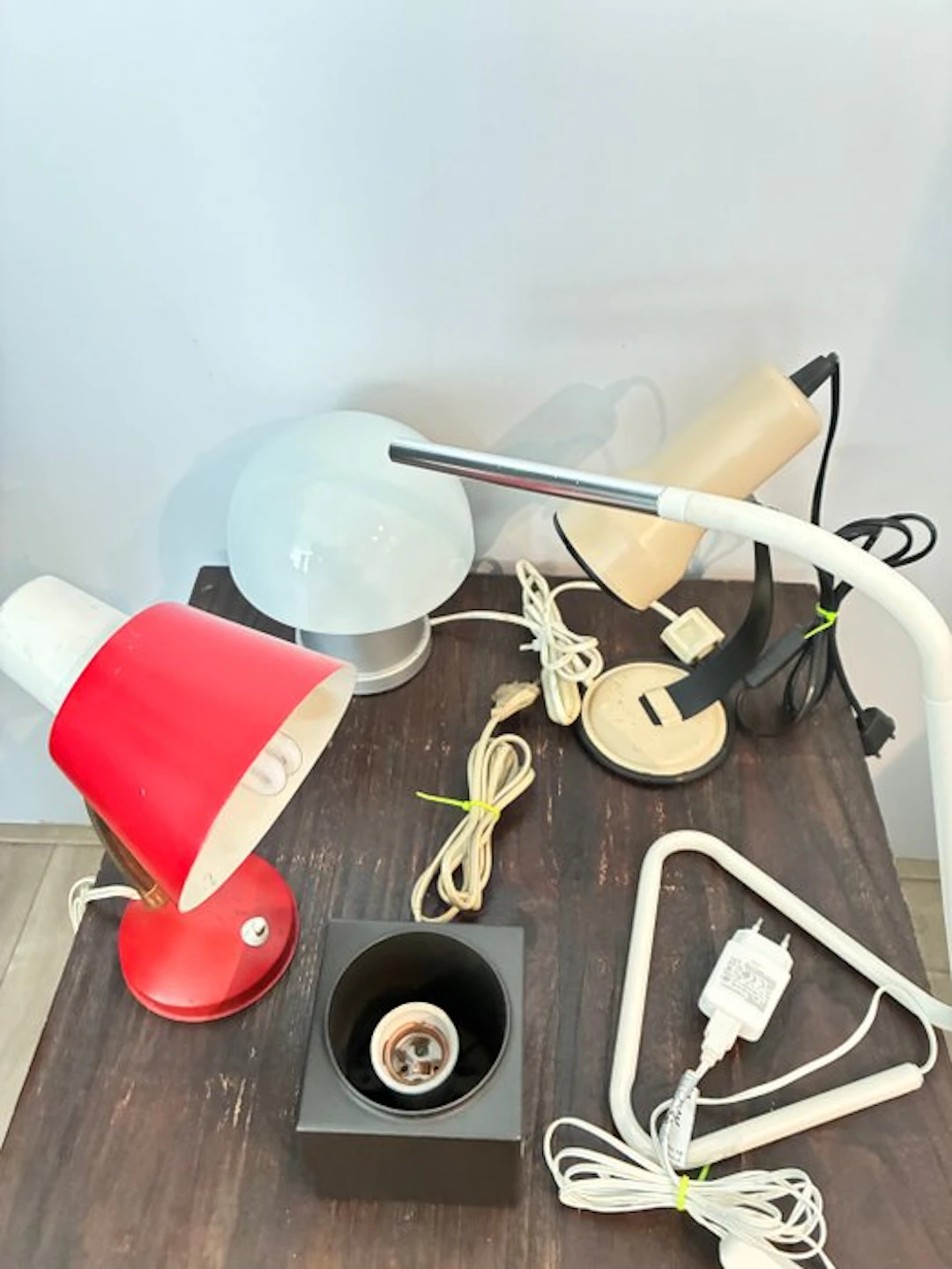 Desk lamp (5) - Metal, plastic - Desk lamps of all kinds.