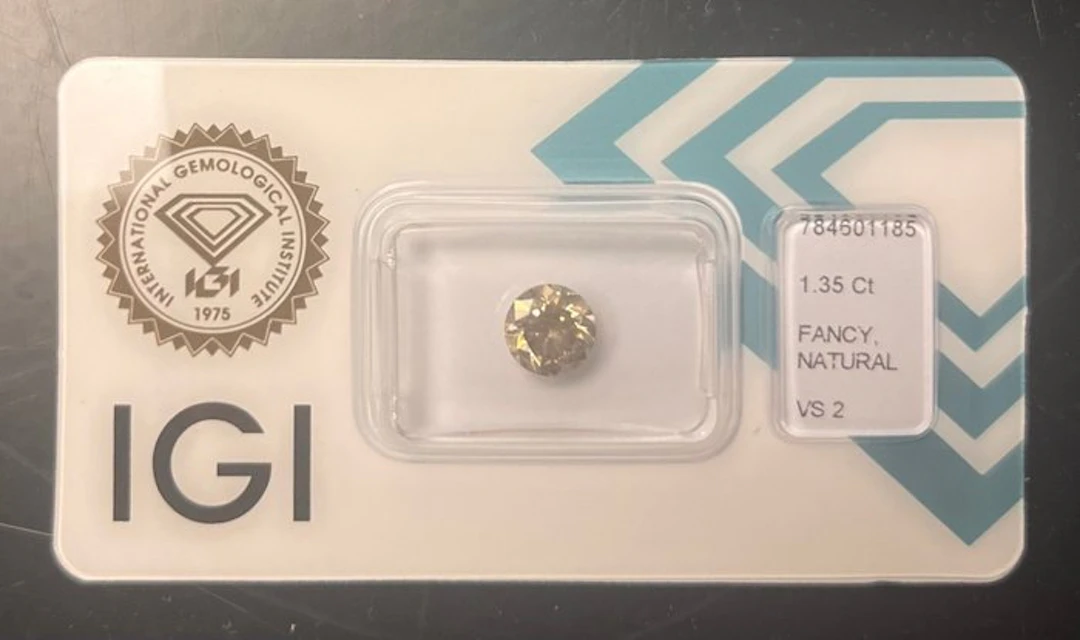 1 pcs Diamond (Natural coloured) - 1.35 ct - Round...