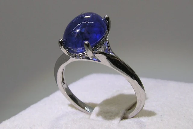 Sapphire Ring - Height: 28,5 mm - Width: 21,1 mm- 3,3 g - (1)