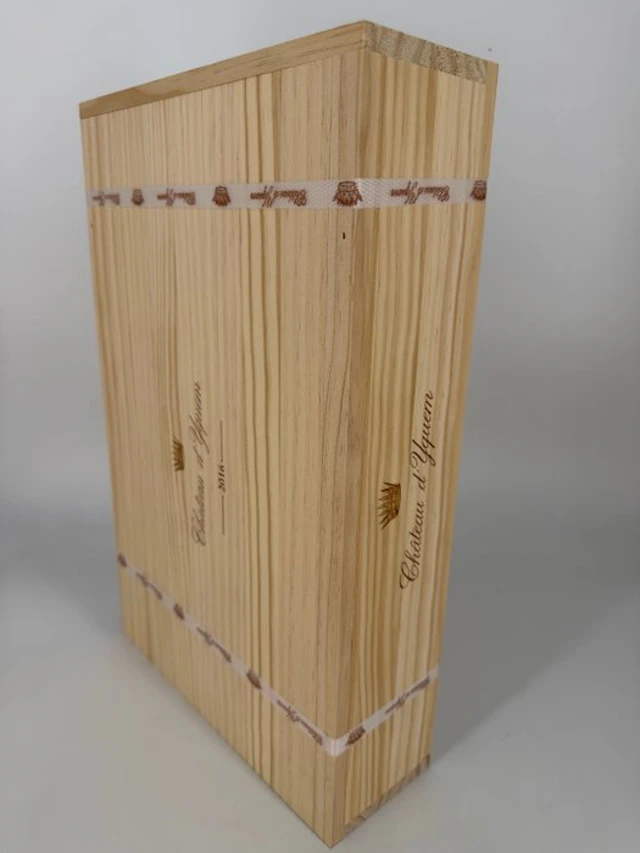 2016 Chateau d'Yquem - Sauternes 1er Cru Supérieur - 6 Half Bottles (0.375L)