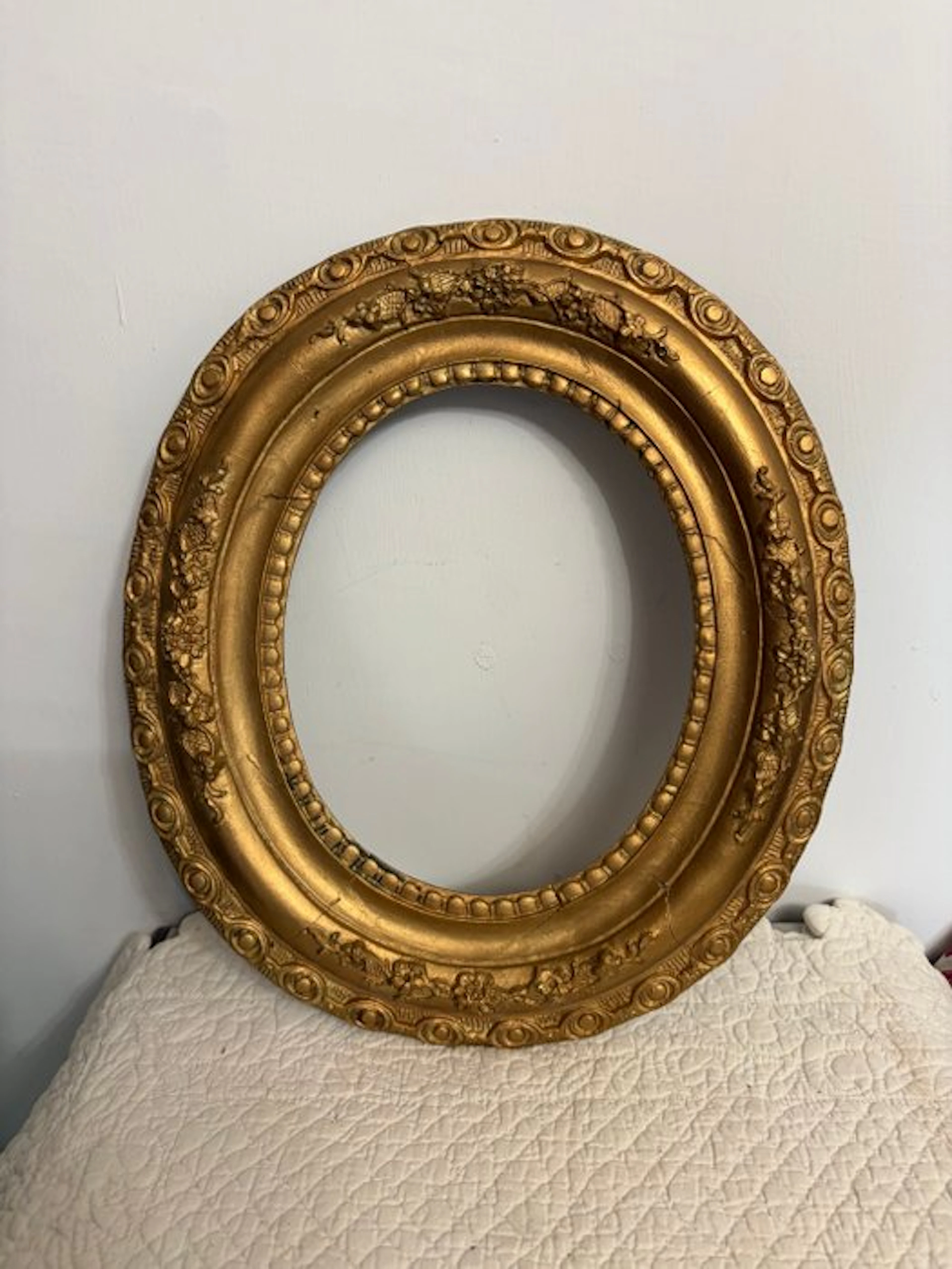 Frame - Wood - Antique oval frame