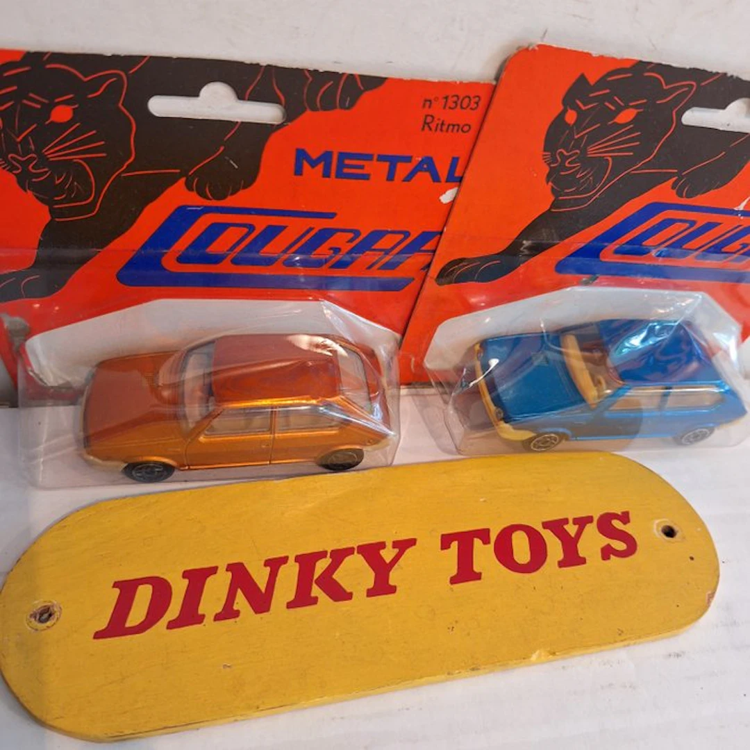 Dinky Toys 1:43 - Model car (2) - Dinky Toys...