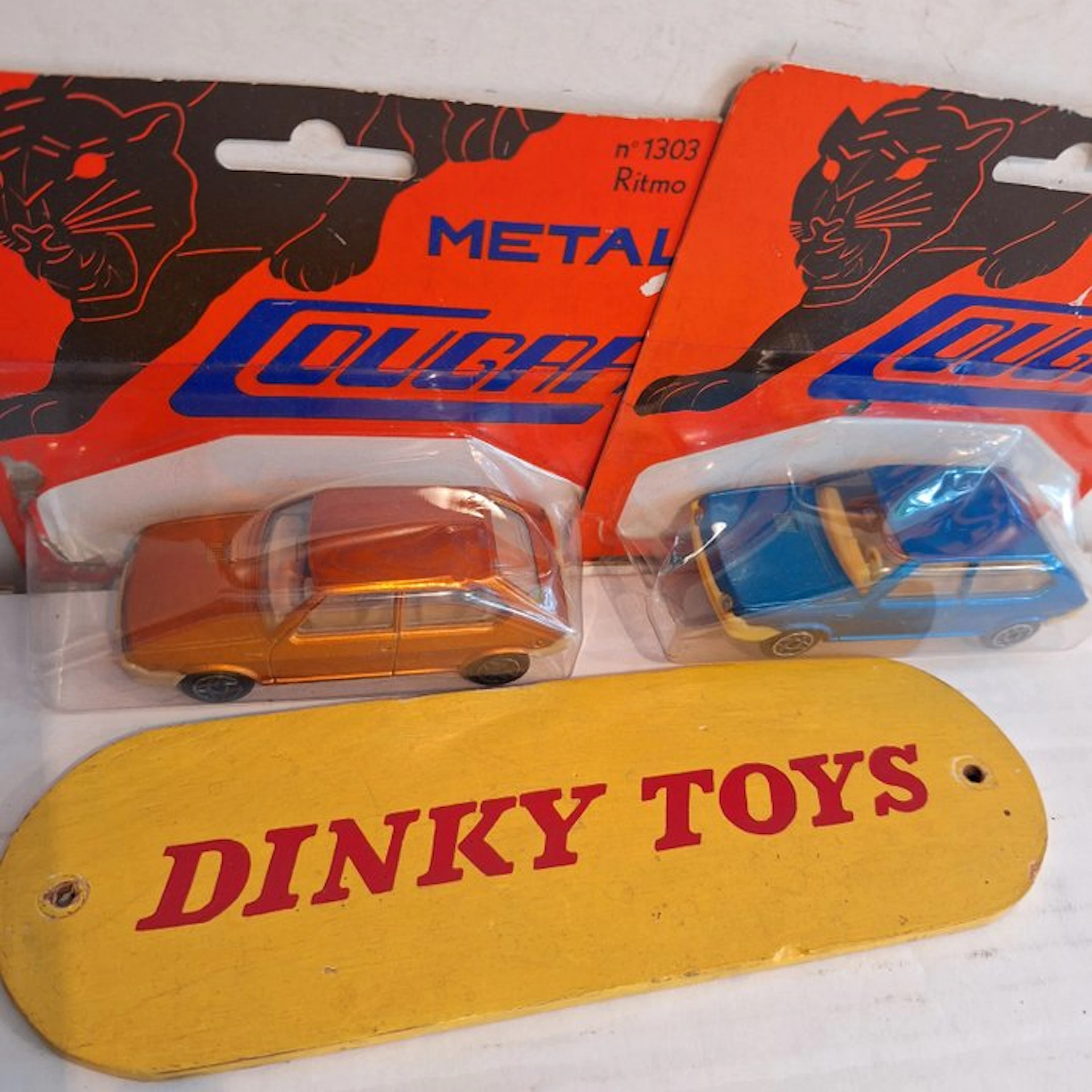 Dinky Toys 1:43 - Model car (2) - Dinky Toys...