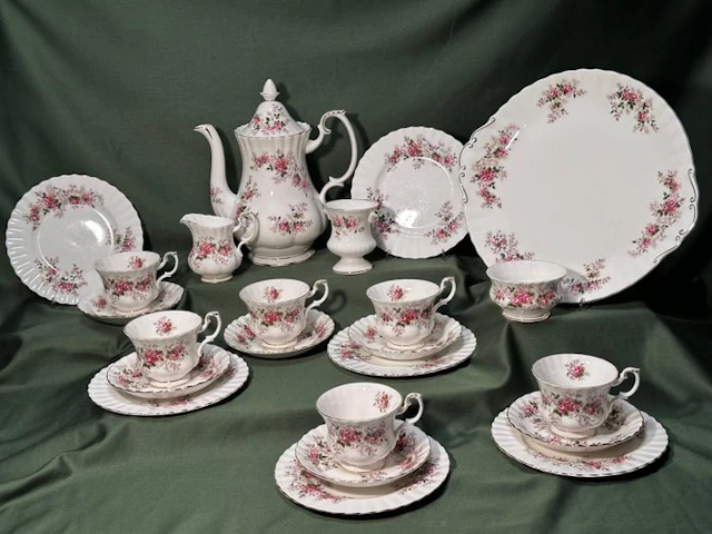 Royal Albert - Coffee service (23) - Porcelain - Royal Albert