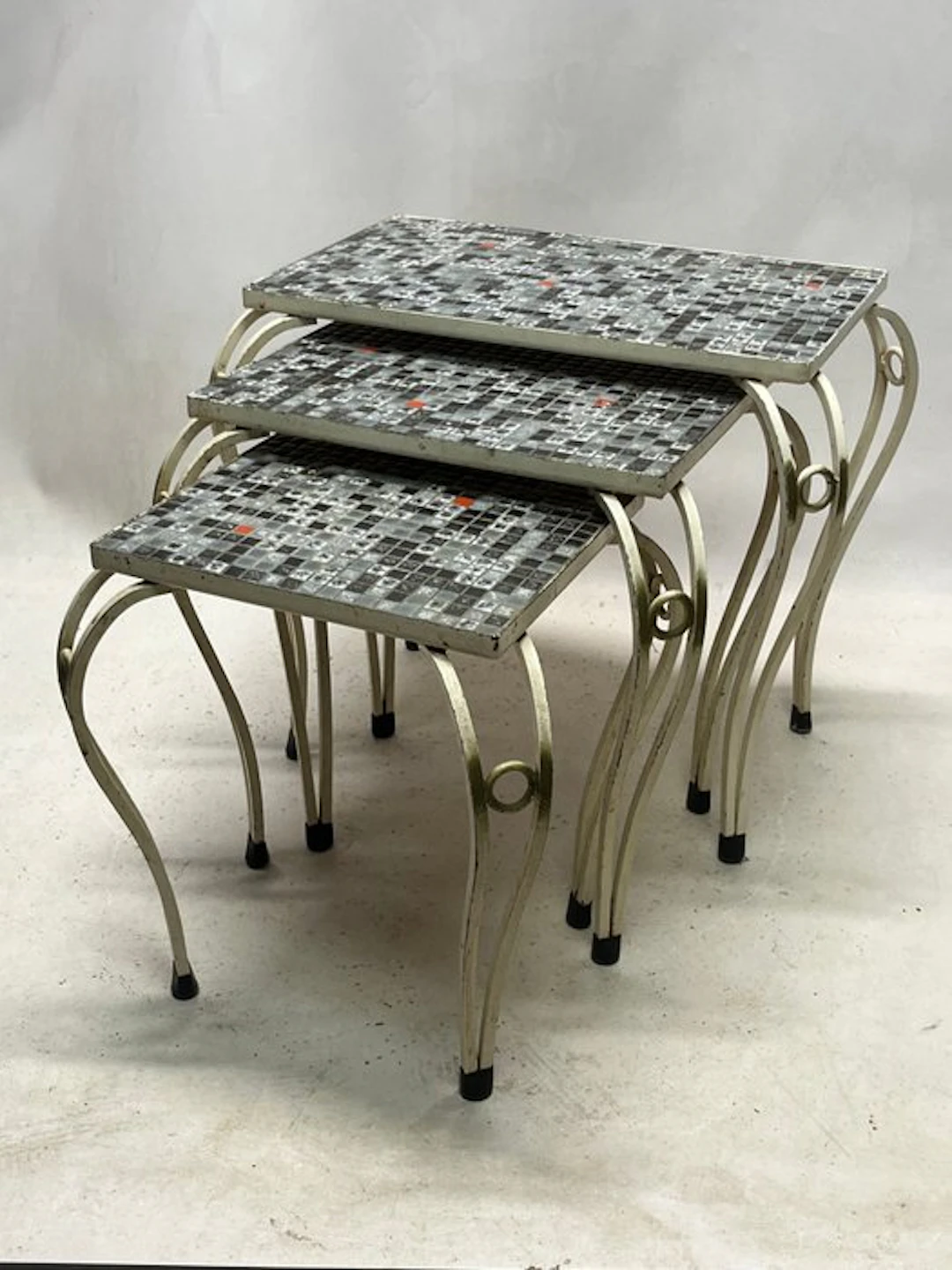 Nesting tables (3) - Iron, Porcelain - set of nesting tables