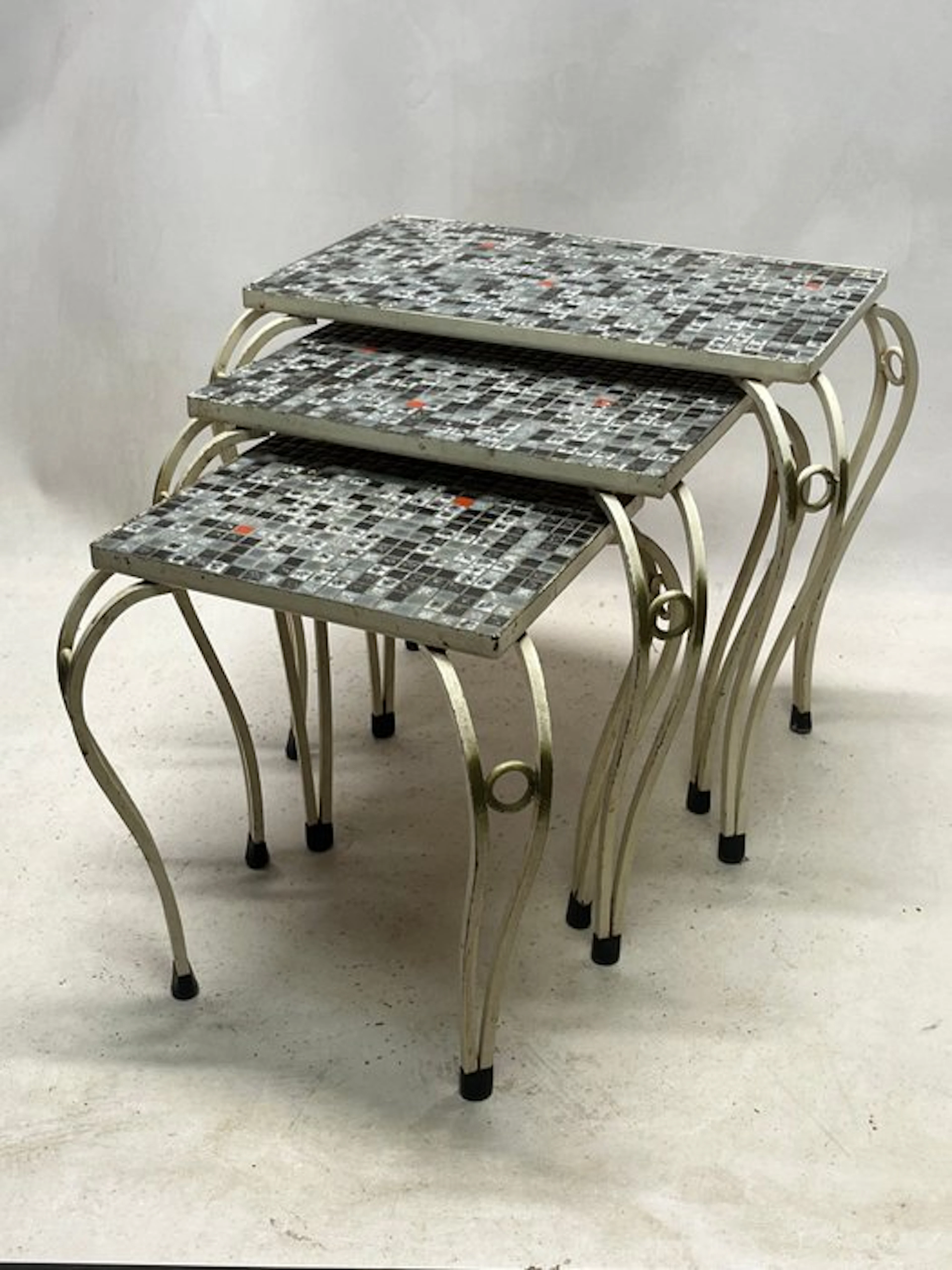 Nesting tables (3) - Iron, Porcelain - set of nesting tables
