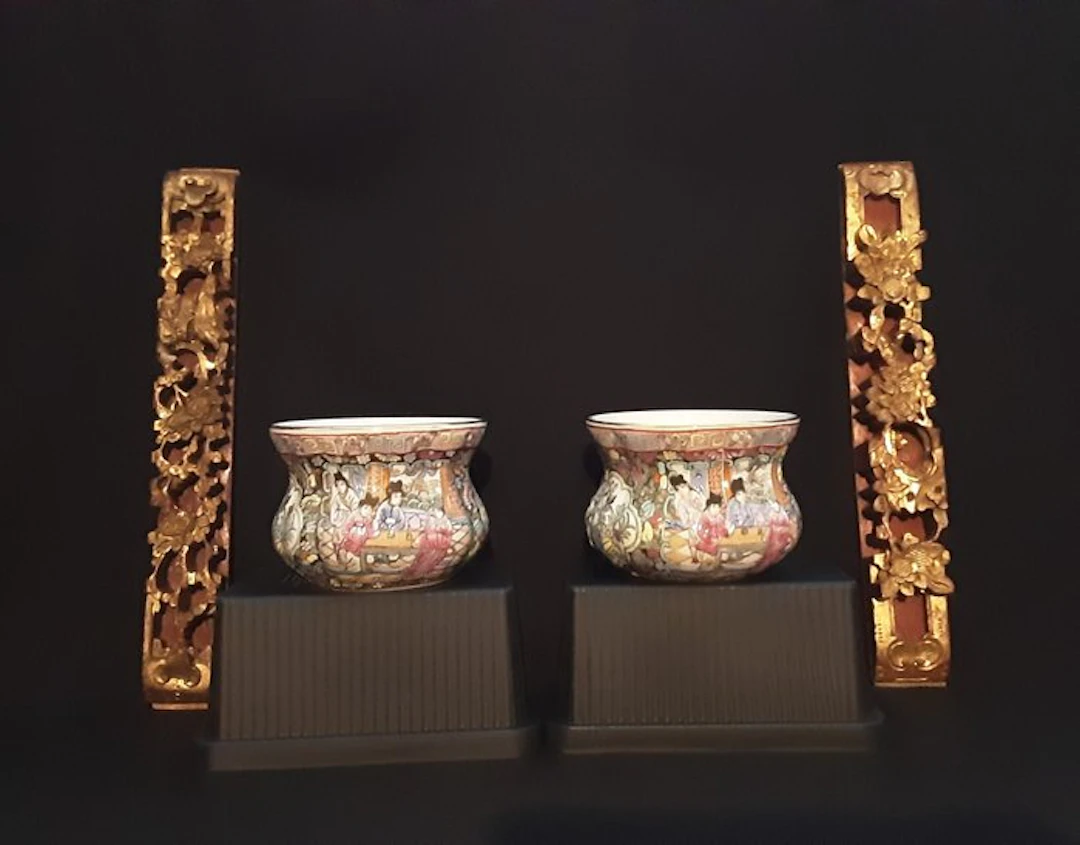 Vase - Porcelain, Wood - China