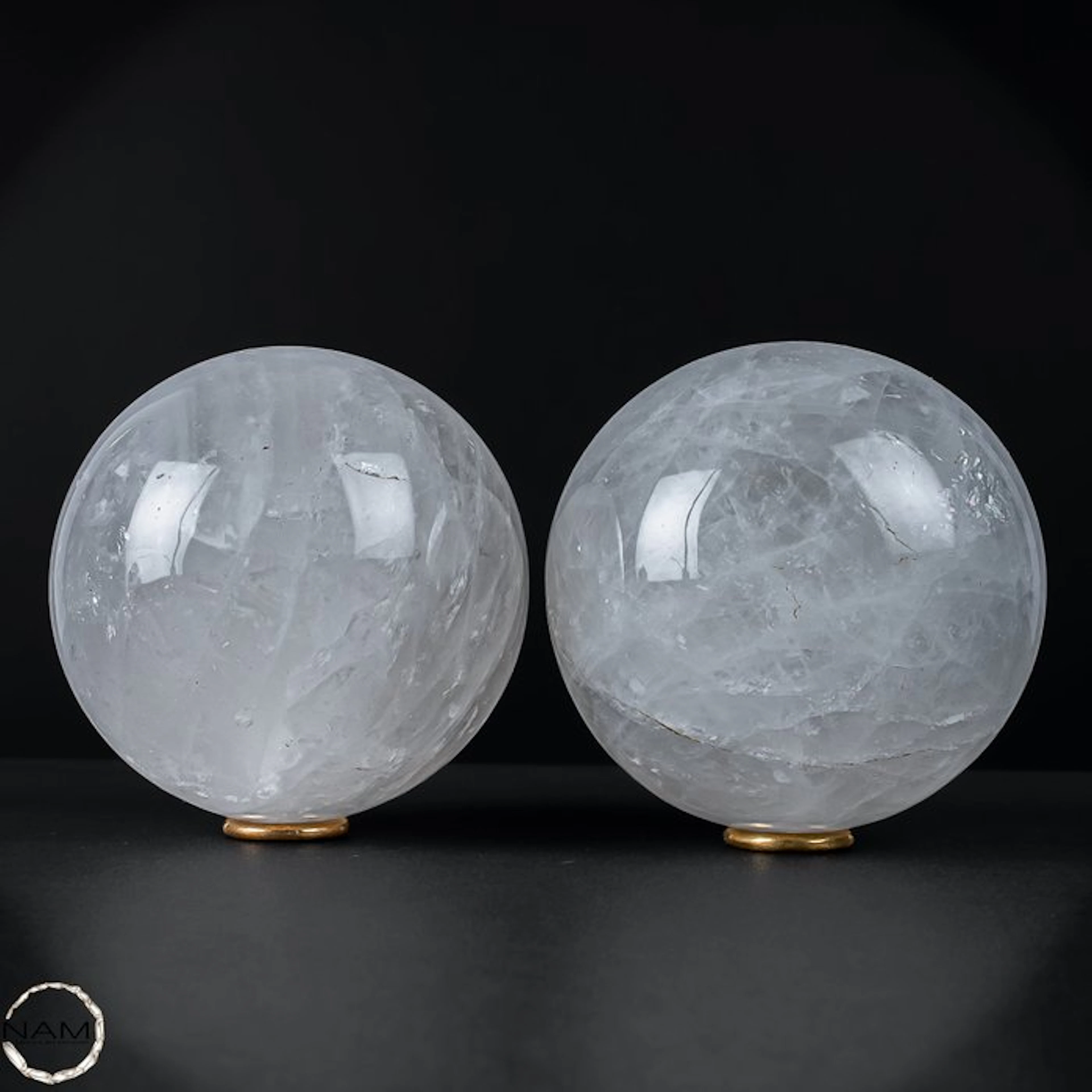 Lemurian Quartz – Fascinating crystal balls with natural...