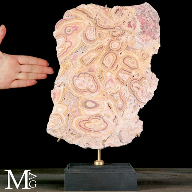 Rare and Exlusive Specimen of Rhodochrosite - Rhodochrosite – Argentina