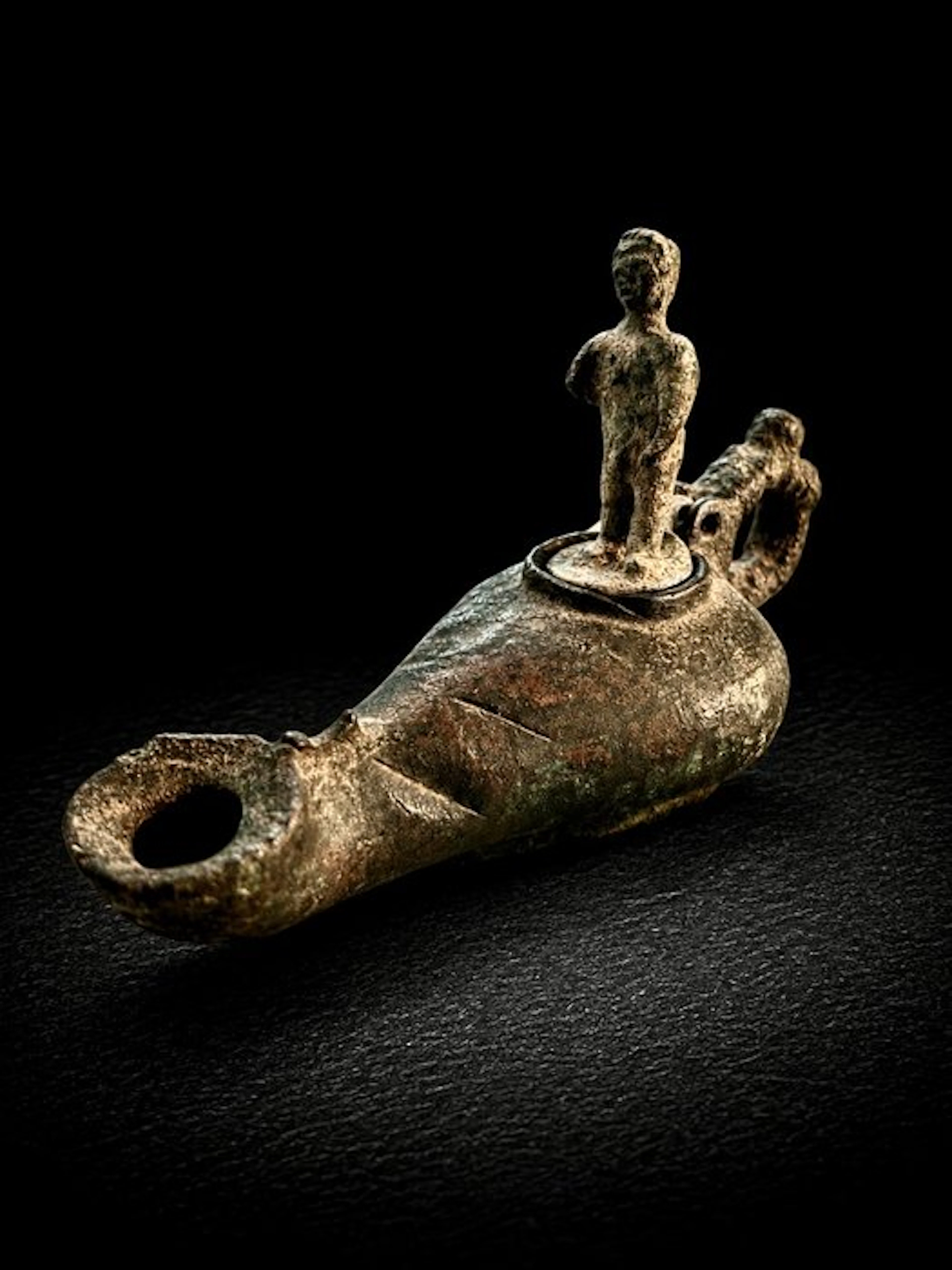 Ancient Roman, Empire Bronze Bronze oil lamp with a human-figure lid. - 11.4 cm