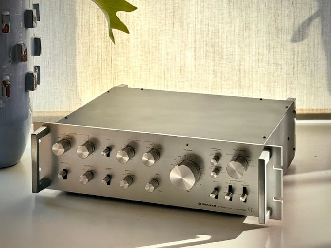 Pioneer - C-73 Solid state preamplifier