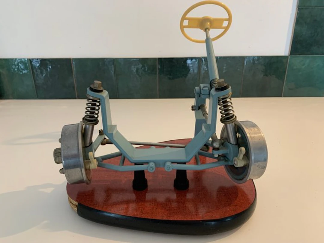 Chassis model - PHYWE - Chassis demonstratiemodel stuur en ophanging