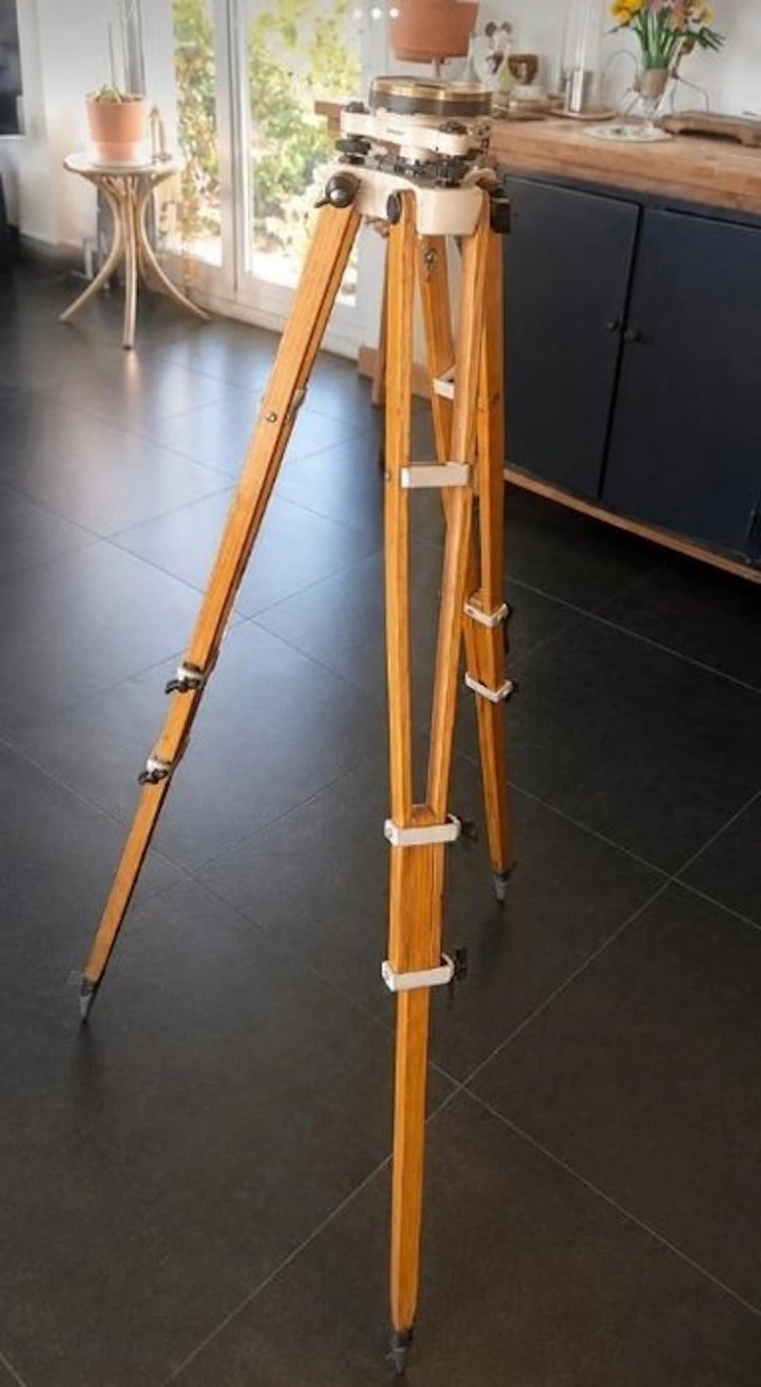 Askania Wooden Surveying Tripod & Integrated Tribrach Leveling Head (Nr