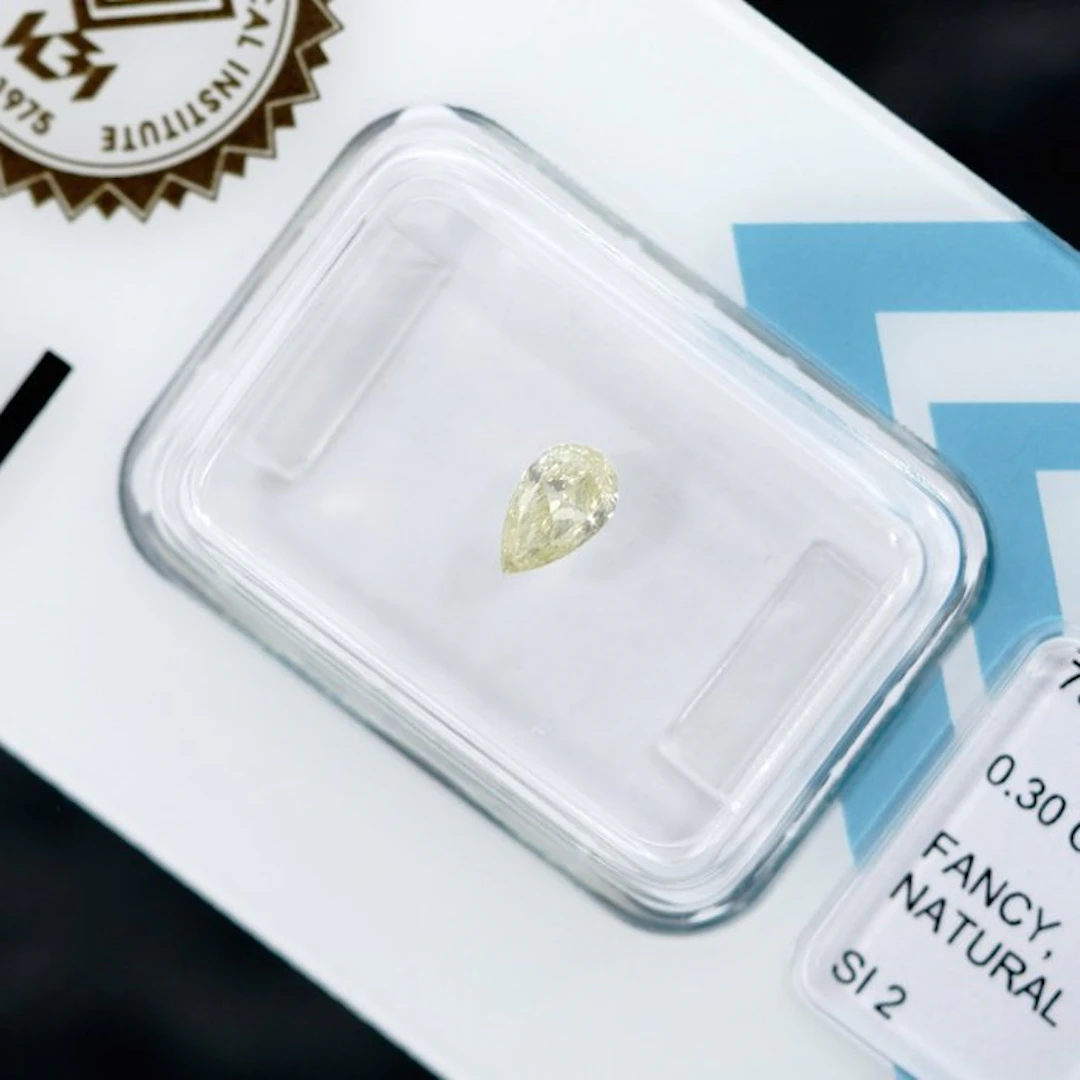 No reserve price - 1 pcs Diamond (Natural coloured)...