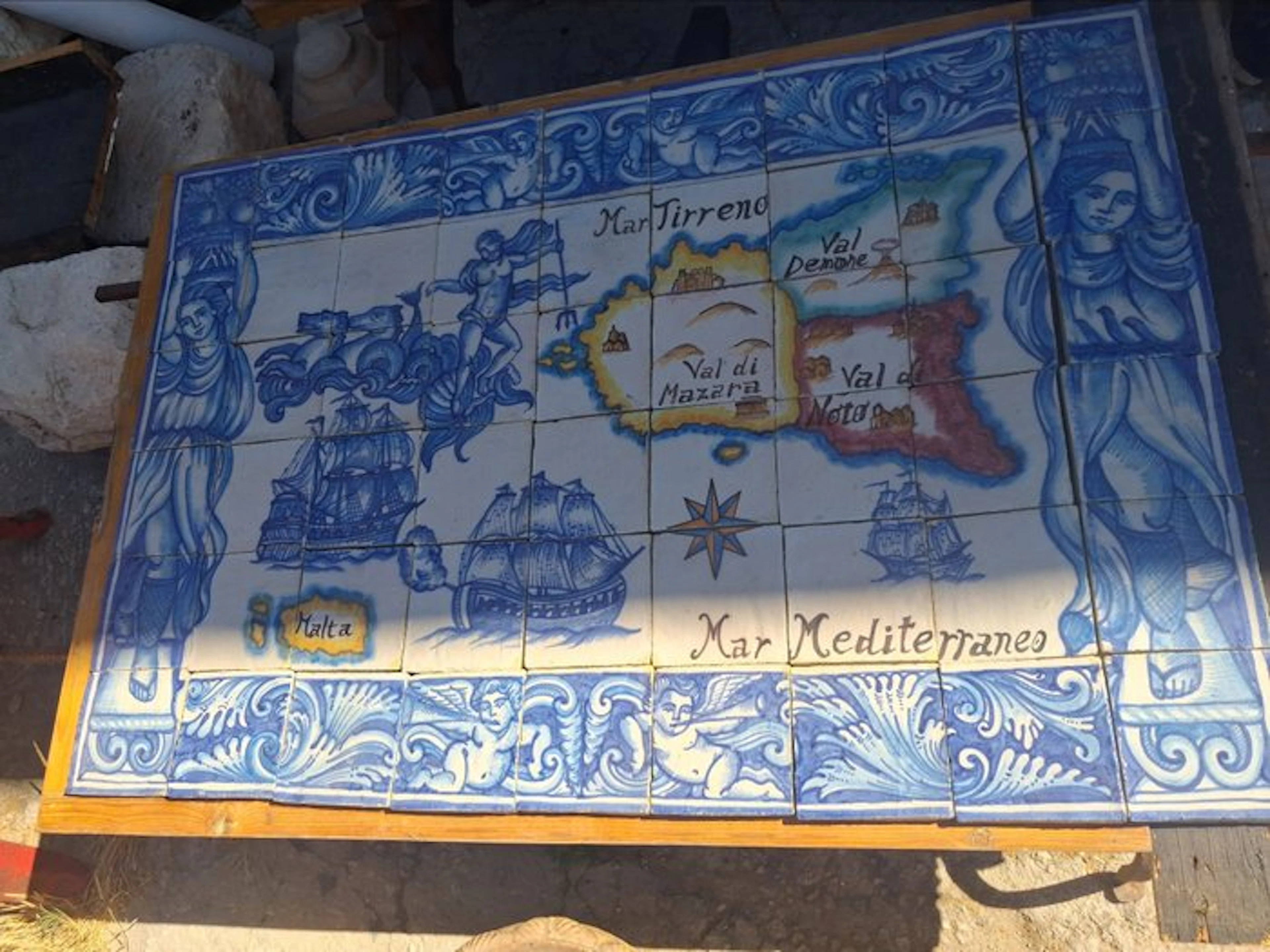 Tile (54) - 1920-1930 - painted tiles - decorative map of...