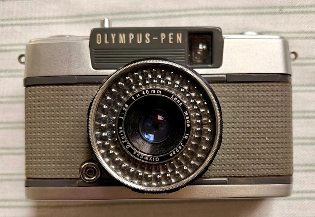Olympus EES-2 Half-frame camera