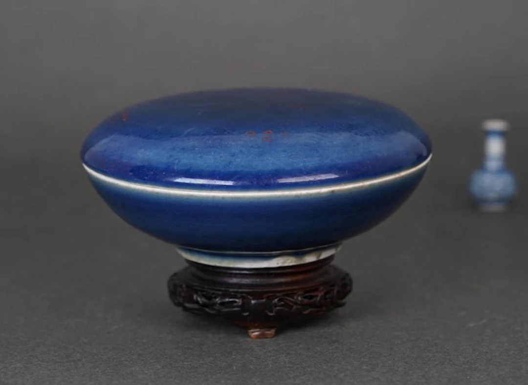 Kangxi Mark (1662-1722) - Box - Hidden Floral Decoration...
