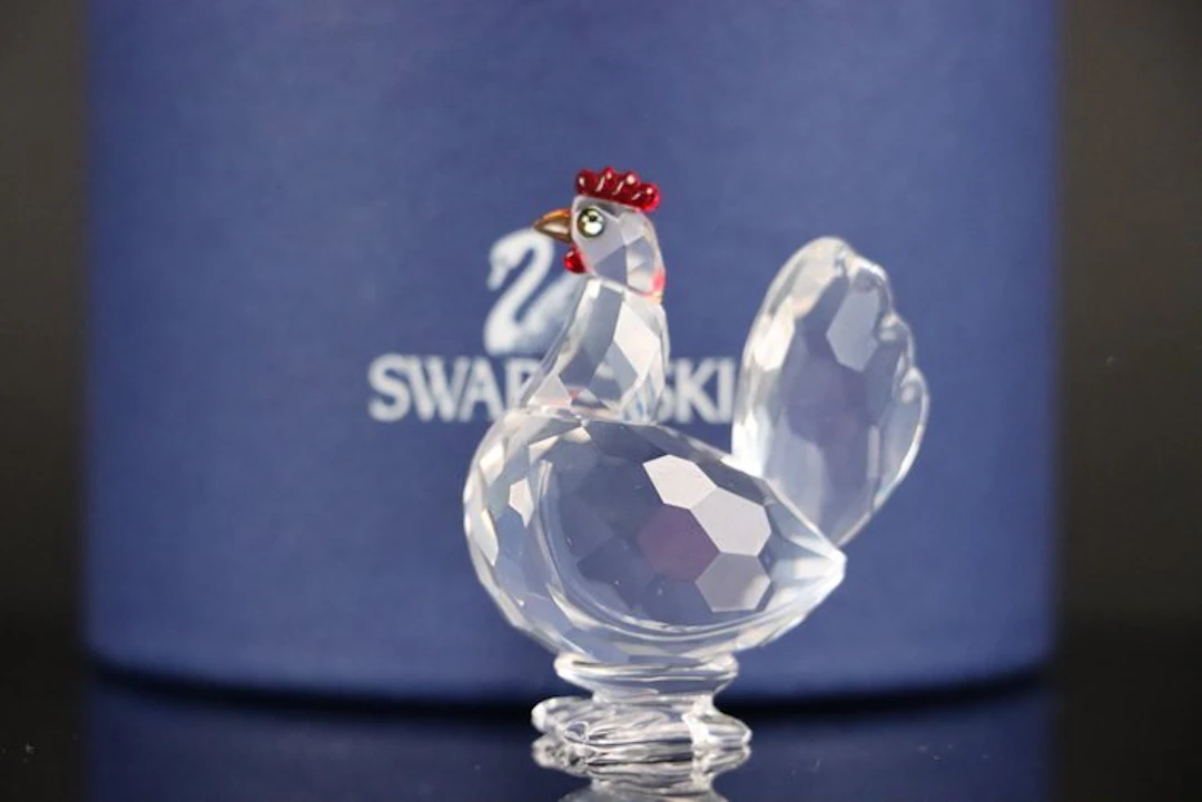 Figure - Swarovski - Hen rode kam (Boxed) - Crystal