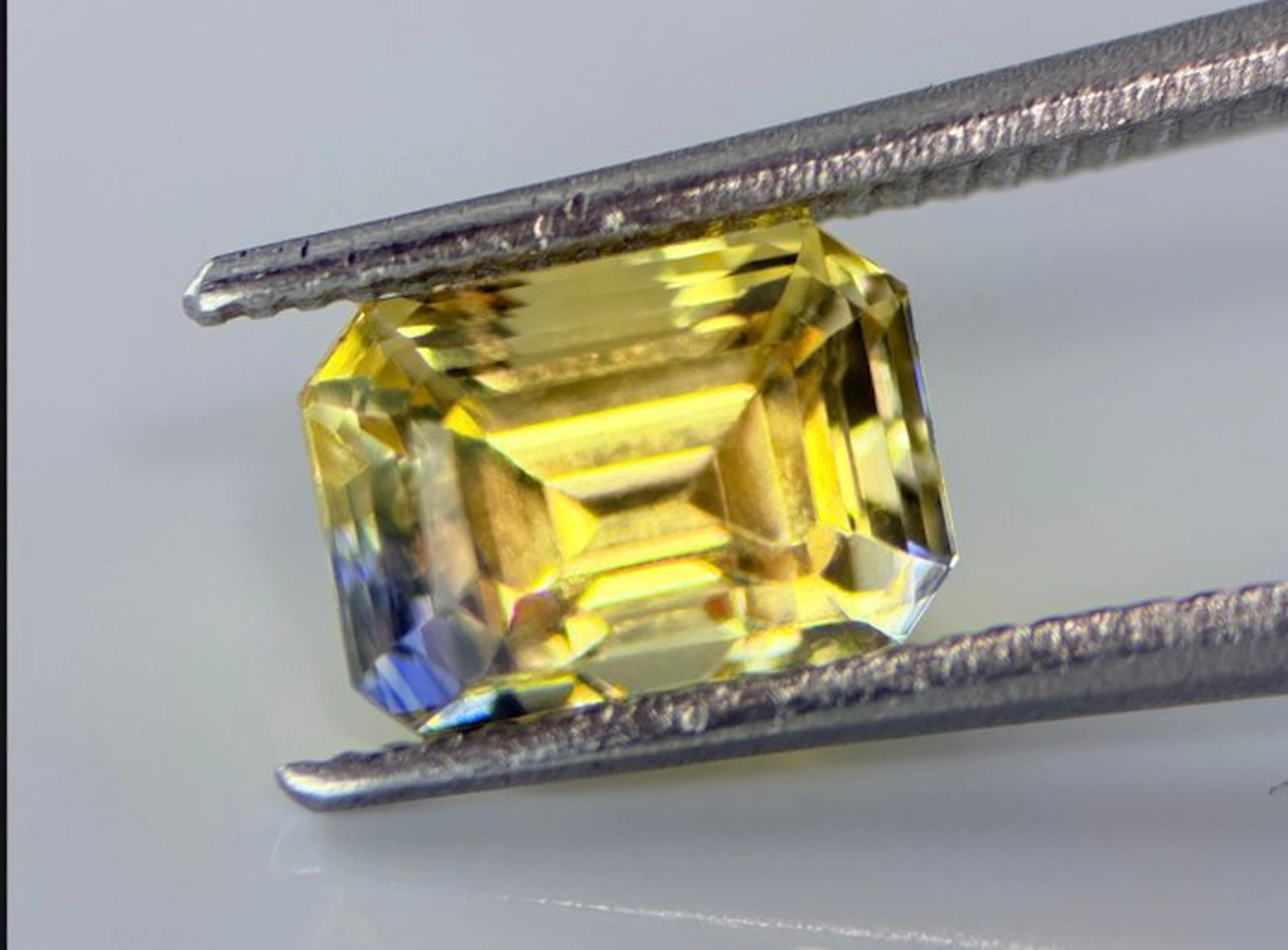 Yellow Sapphire - 2.04 ct - Gem research Swiss Lab (GRS) - No Heat