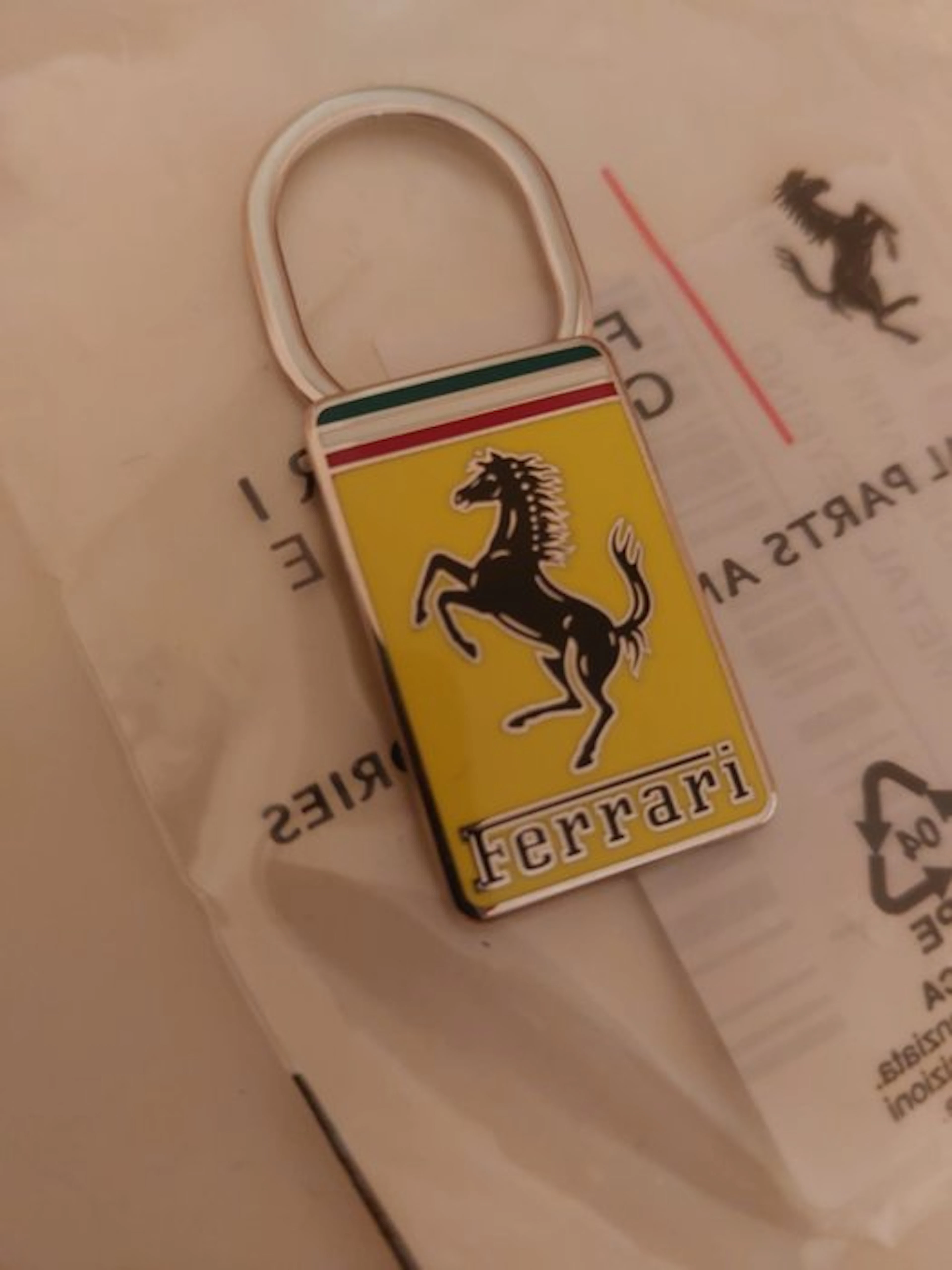 Keychain - Ferrari - In metallo smaltato