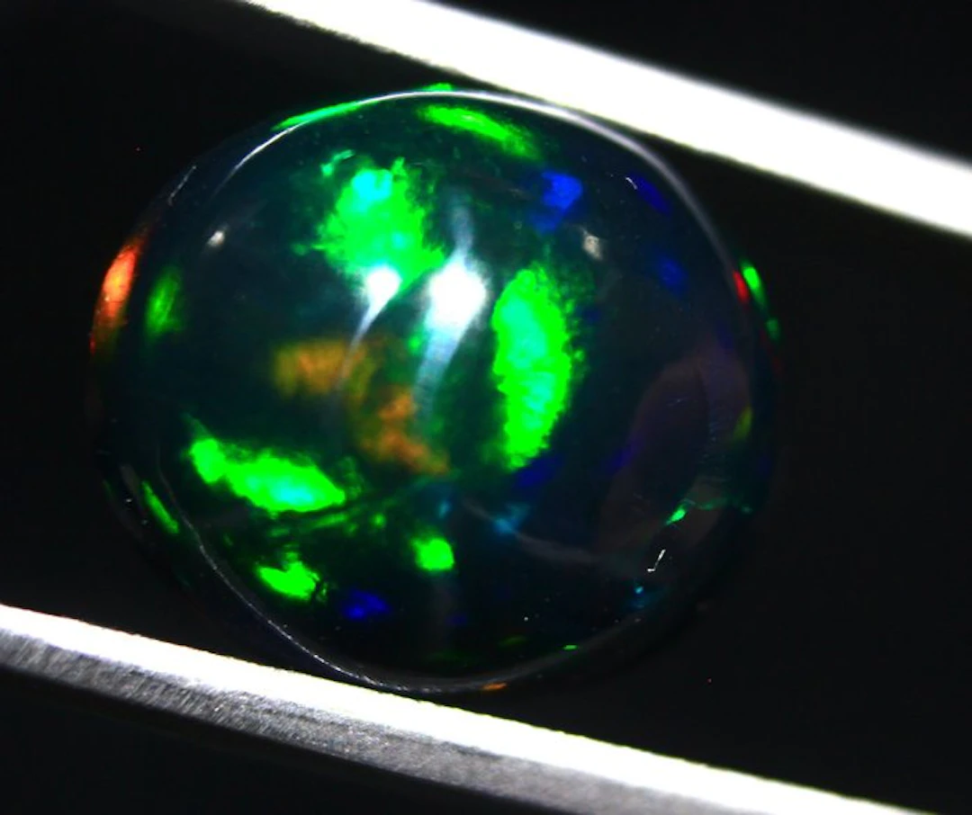 No Reserve - Ct.4.90 Natural Ethiopian Black Opal...