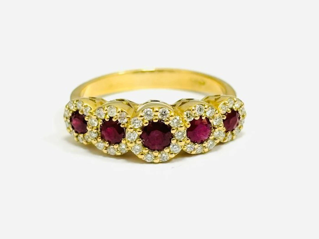 Ring - 18 kt. Yellow gold - 2.25ct. tw. Ruby - Diamond - Made in Italy