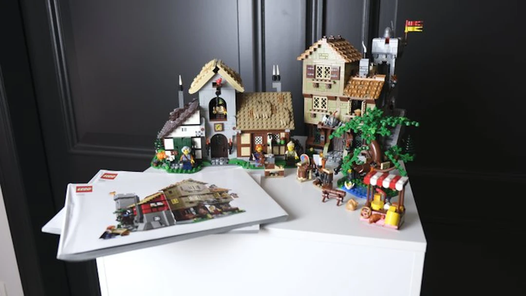 LEGO Set - 10332 - Icons - Medieval Town Square - Used - 99% Complete - Retired