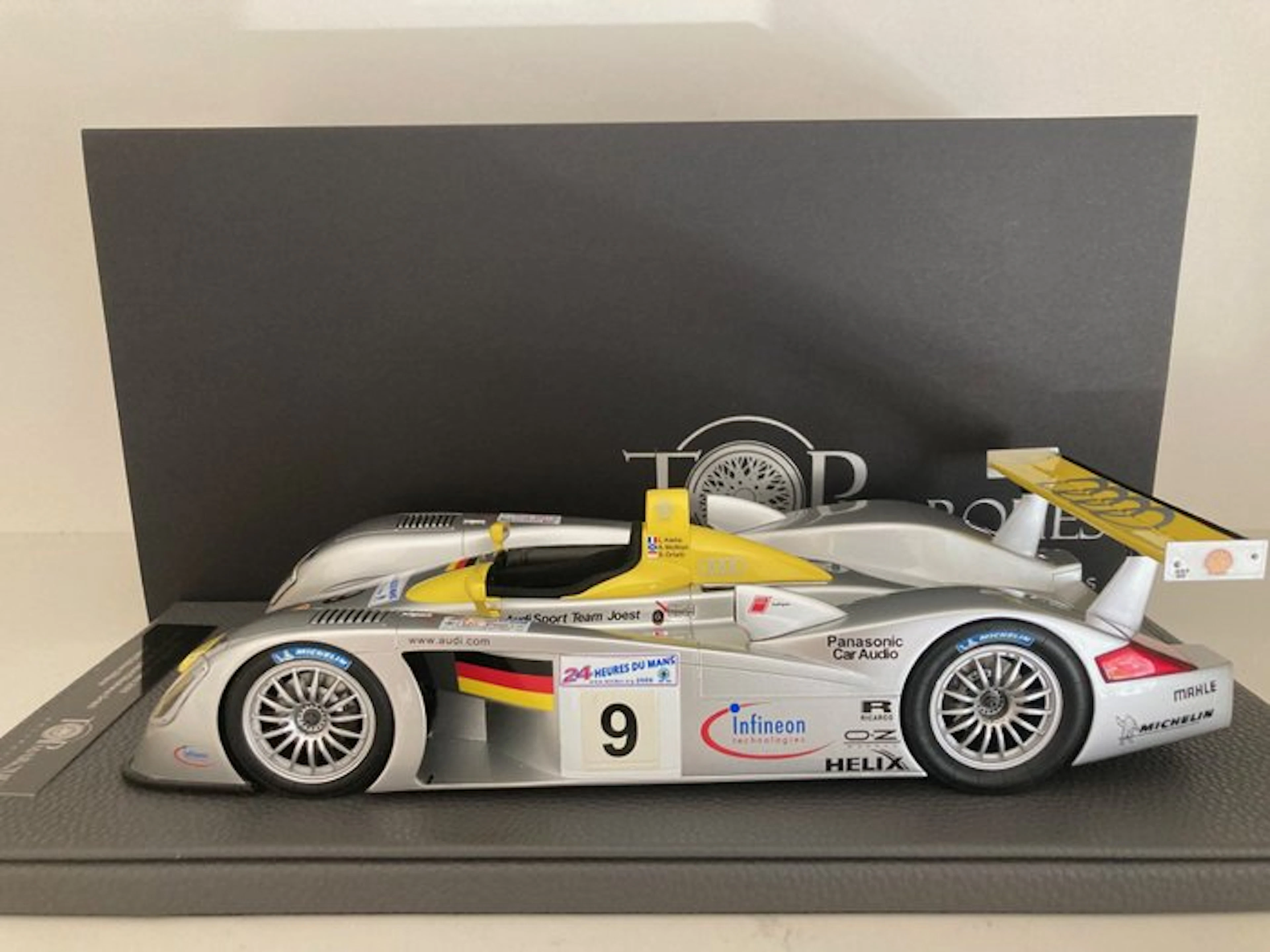 Top Marques 1:18 - Model coupé - Audi R8 Le Mans 2000 #9...