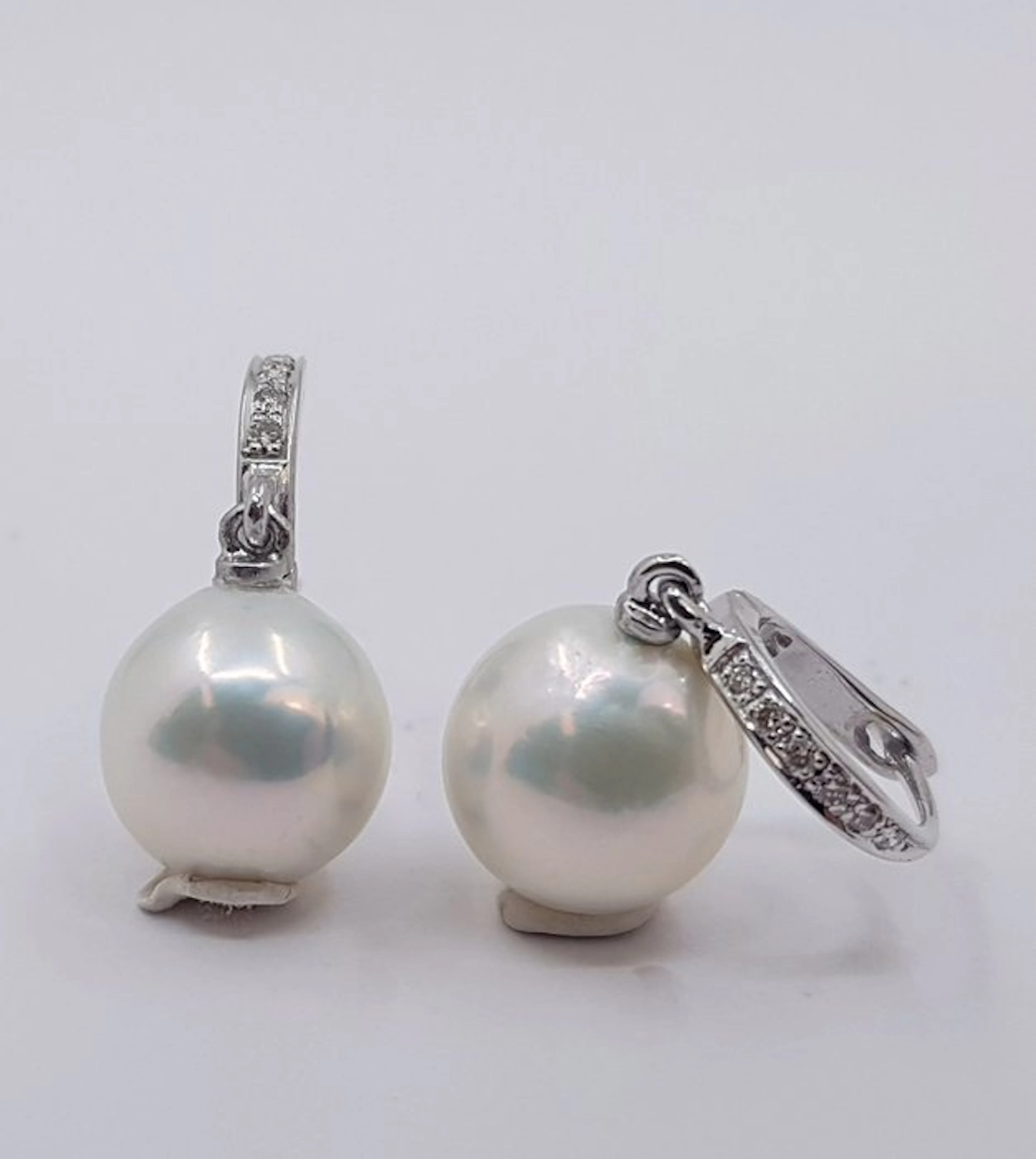 Earrings - 14 kt. White gold - 0.09ct. tw. - 10x11mm Edison Pearls