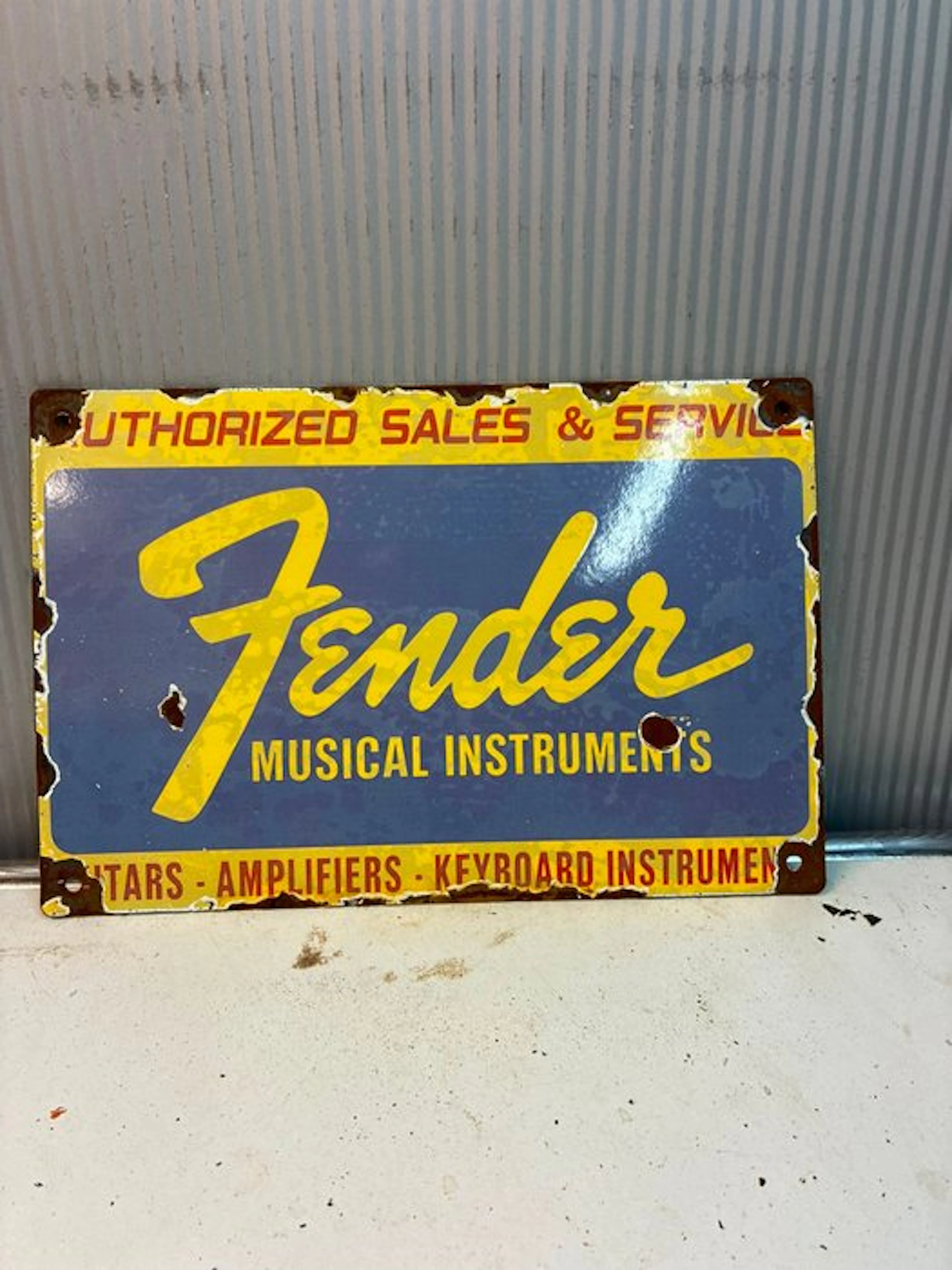 Fender Musical Instruments – Guitars & Amplifiers –...