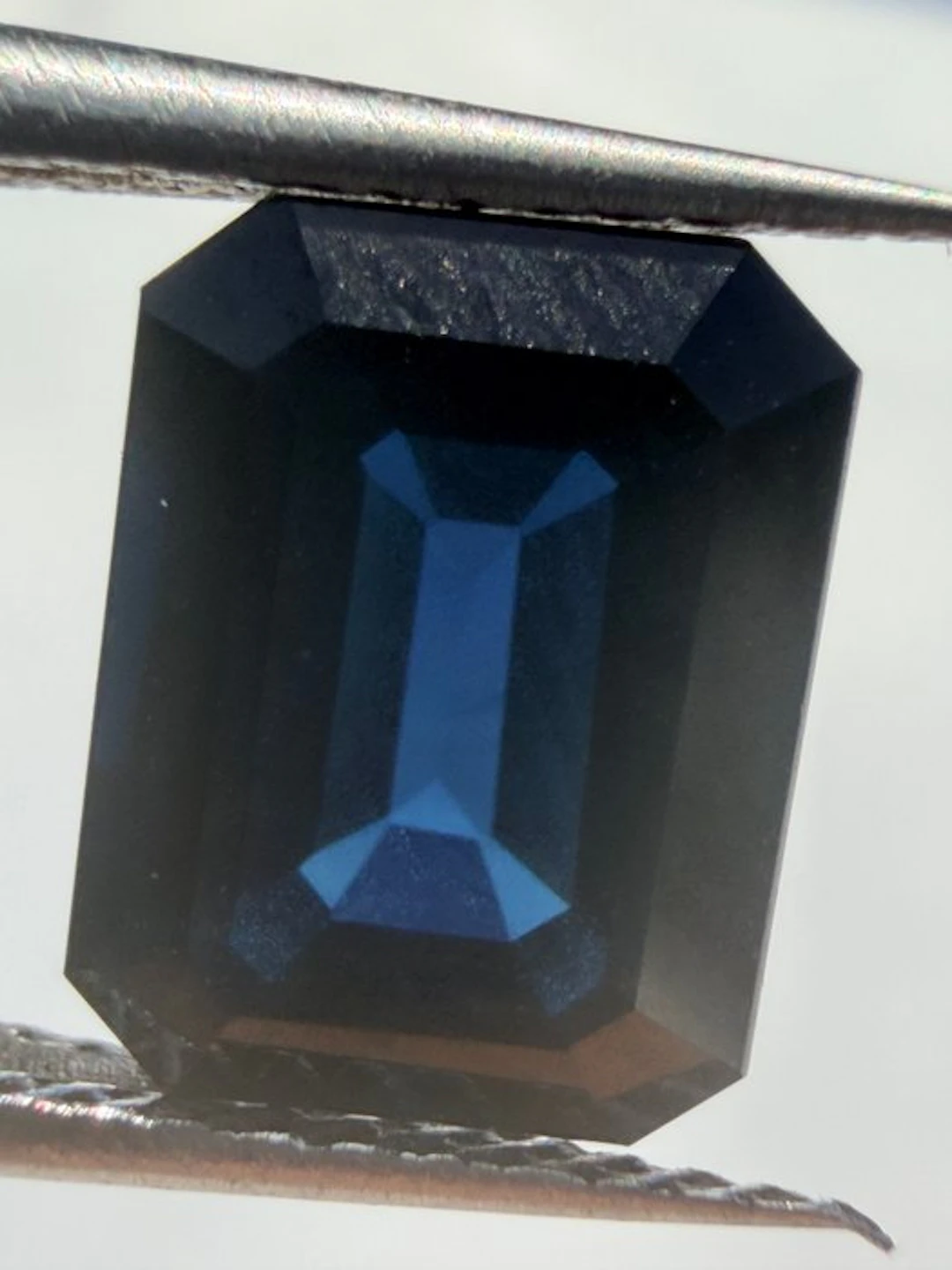 Blue Sapphire - 2.21 ct - Antwerp Laboratory for Gemstone...
