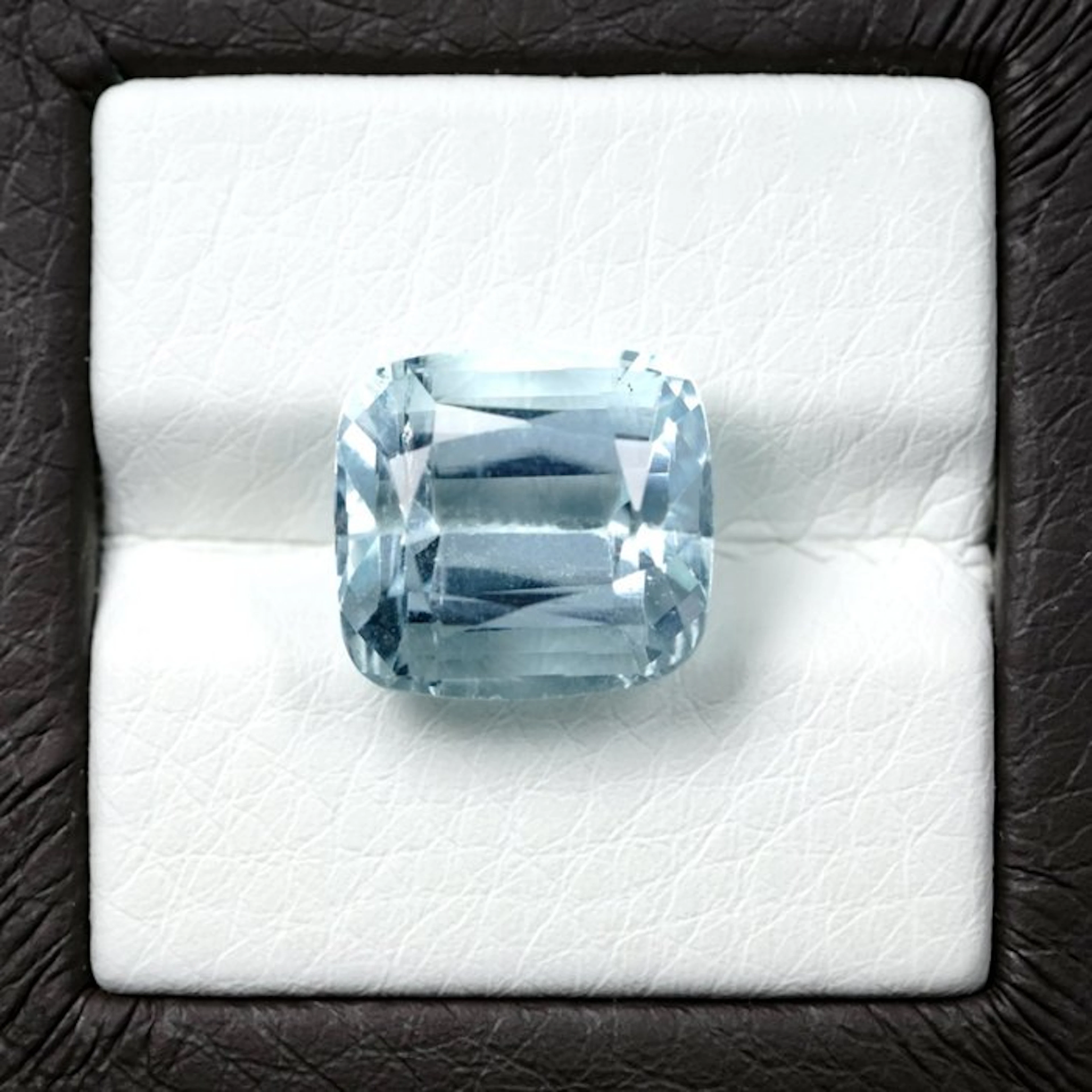 No reserve price - 1 pcs Blue Aquamarine - 8.81 ct...