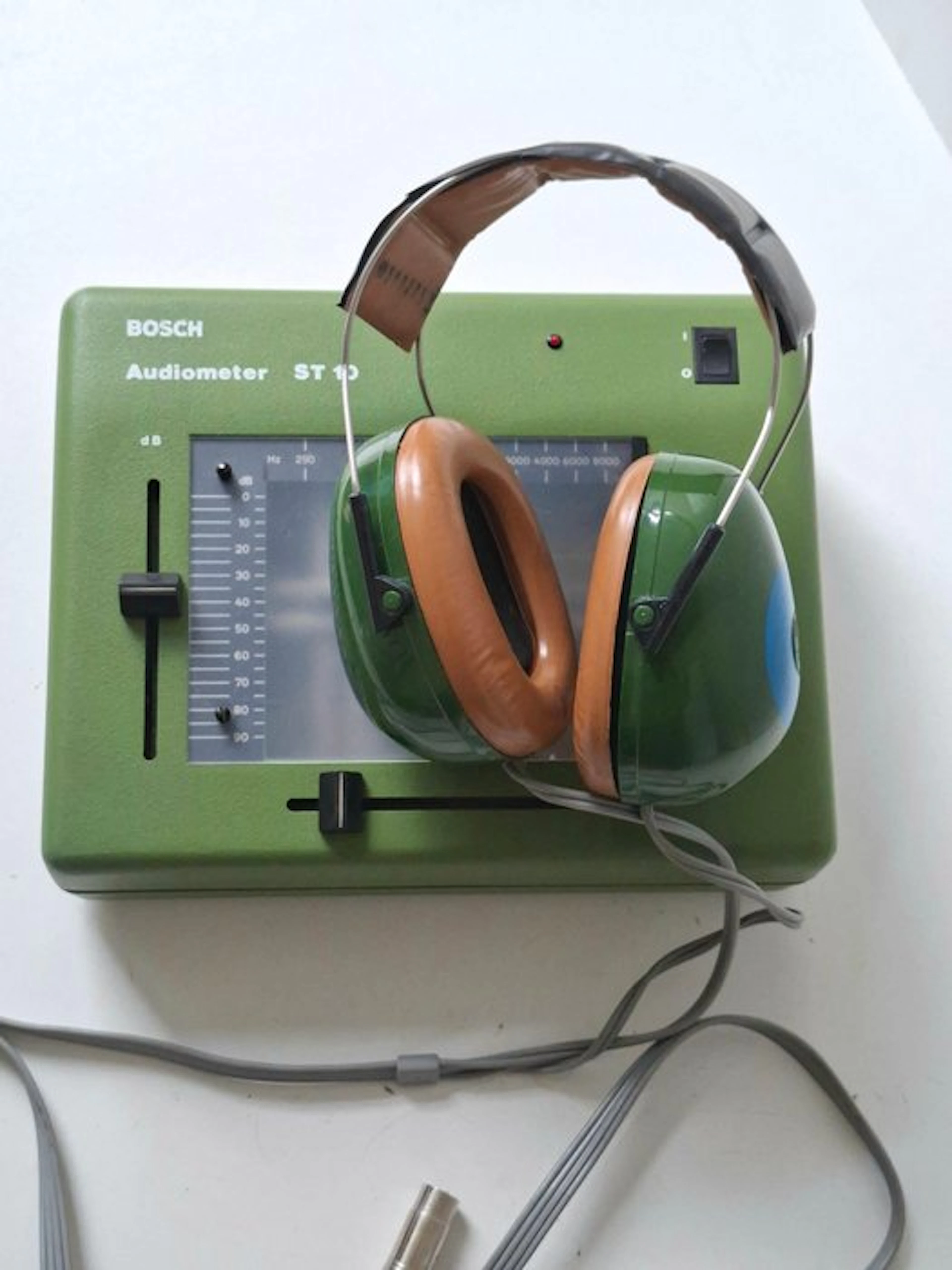 Bosch - Medical instrument - St-10 - Metal - Bosch Audiometer ST 10