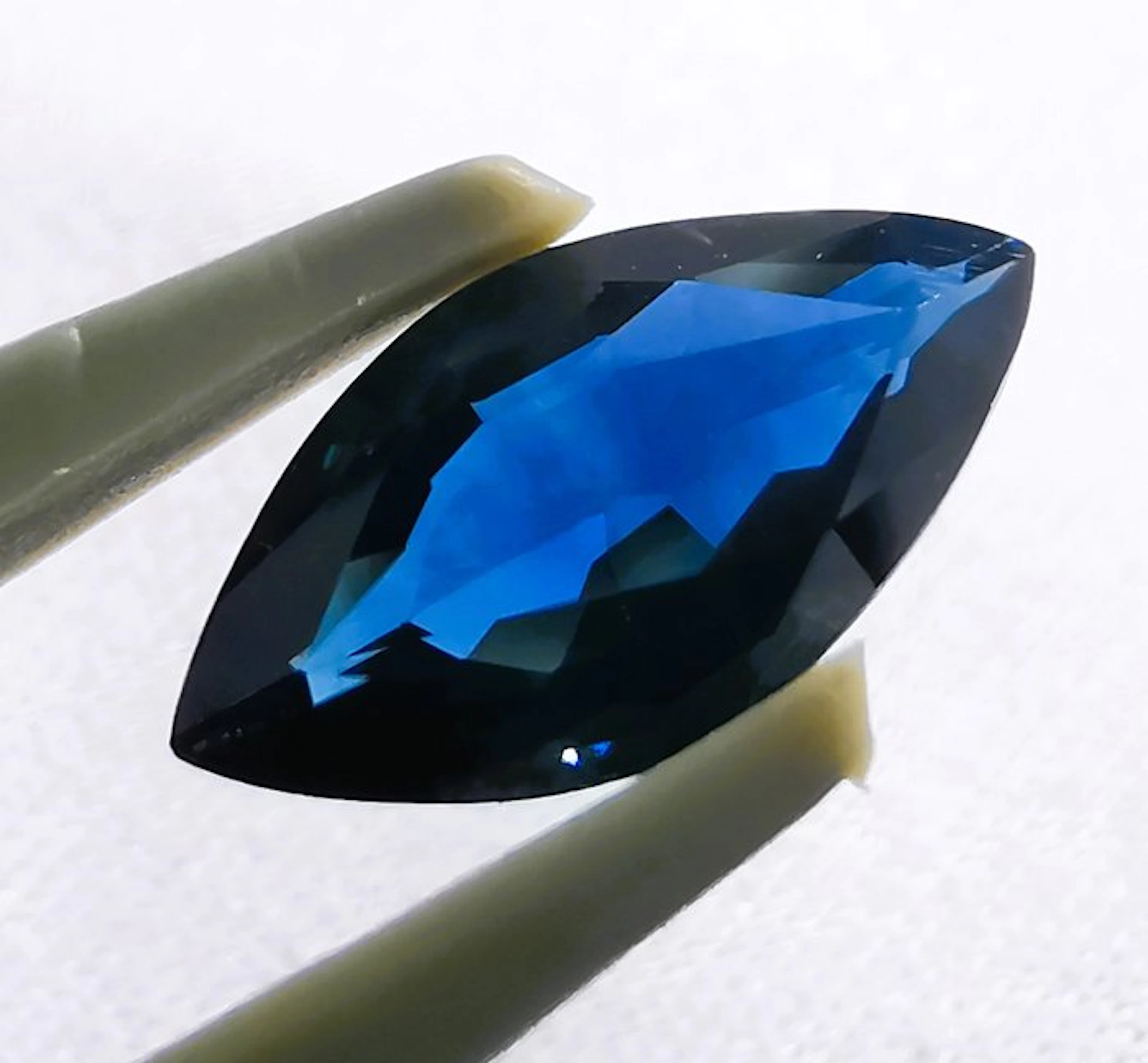 No reserve price - 1 pcs Blue Sapphire - 1.61 ct...